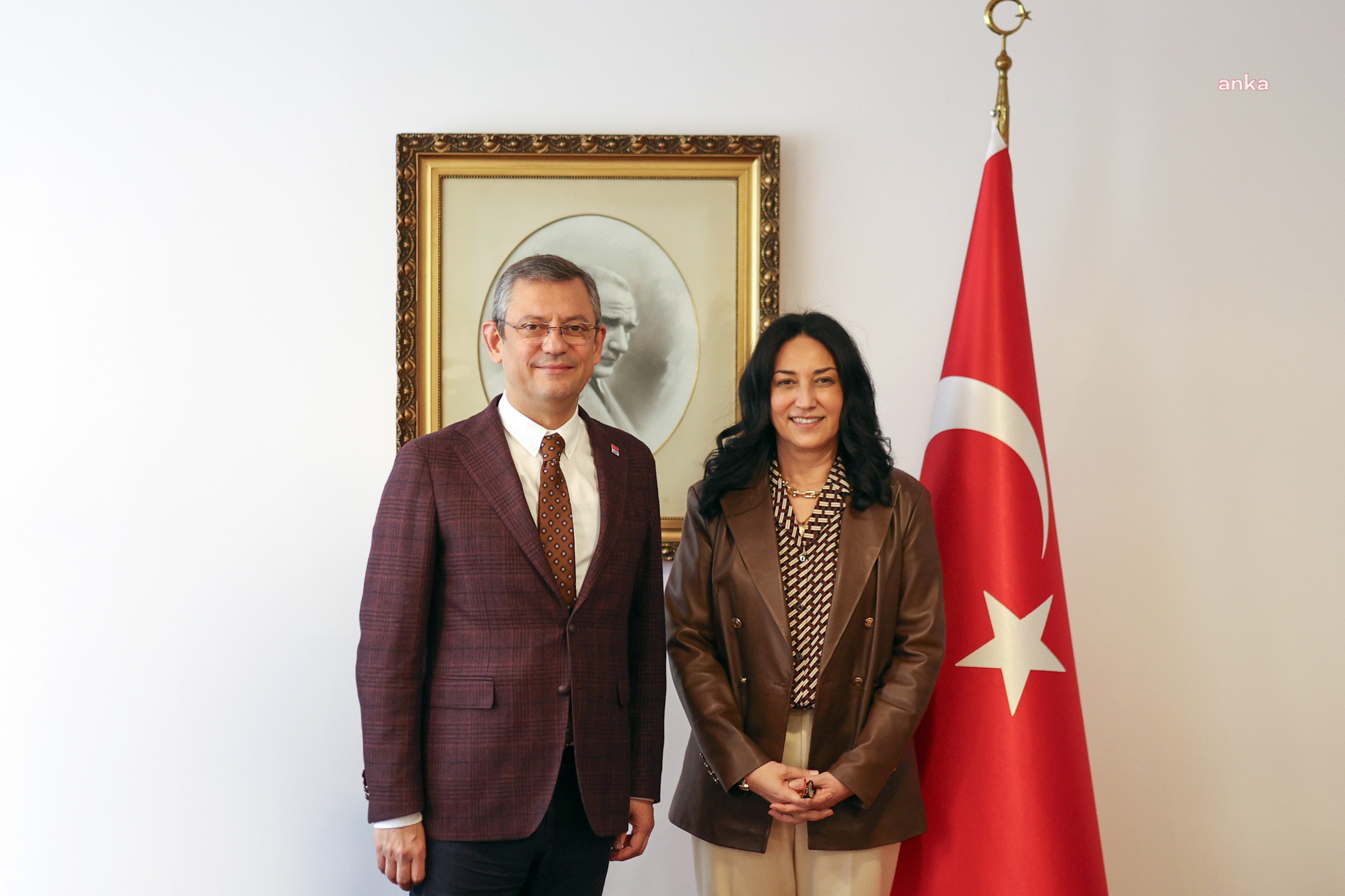ÖZGÜR ÖZEL, TÜRKİYE'NİN MADRİD BÜYÜKELÇİSİ NÜKHET KÜÇÜKEL EZBERCİ'Yİ ZİYARET ETTİ