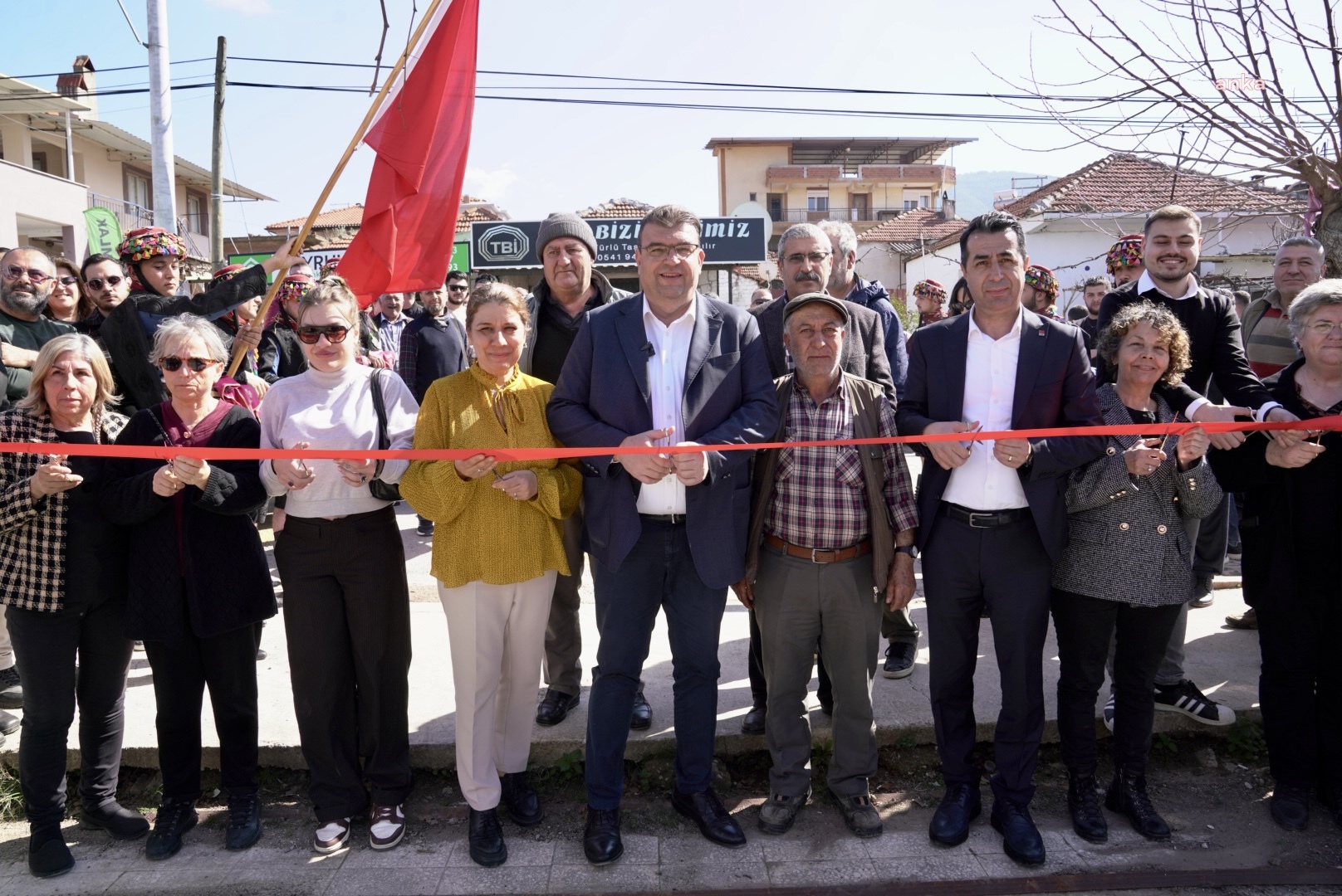 SEFERİHİSAR BELEDİYESİ, ORHANLI'DA YAPIMI TAMAMLANAN SOSYAL TESİSİ HİZMETE AÇTI