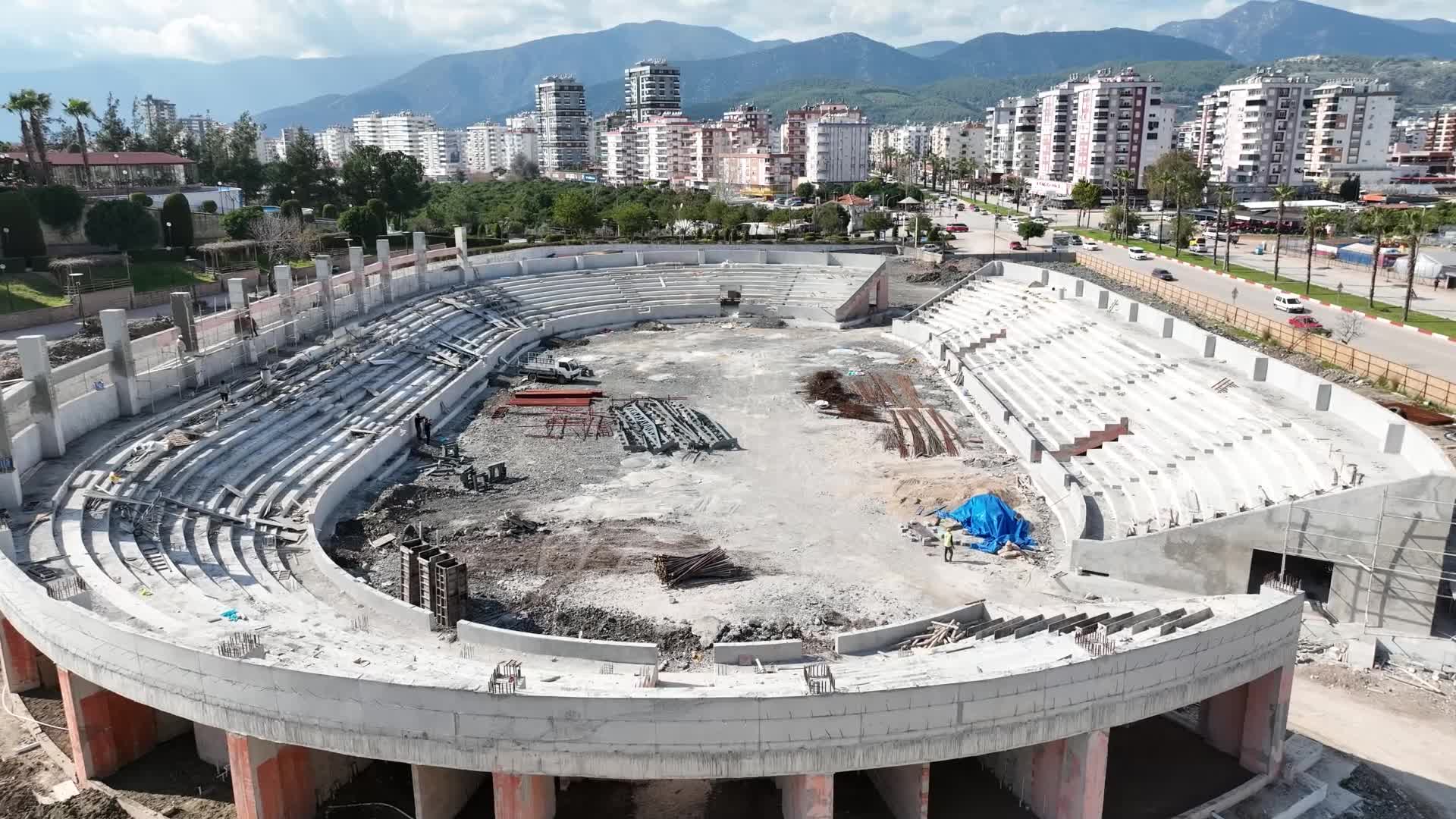 ANTALYA BÜYÜKŞEHİR’İN KUMLUCA'YA KAZANDIRACAĞI ATATÜRK STADYUMU’NDA ÇALIŞMALAR SÜRÜYOR