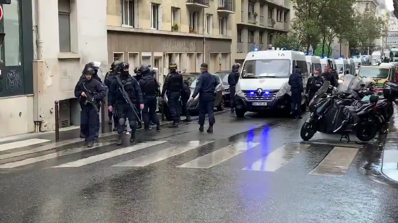 PARİS'TE BIÇAKLI SALDIRI: 4 YARALI