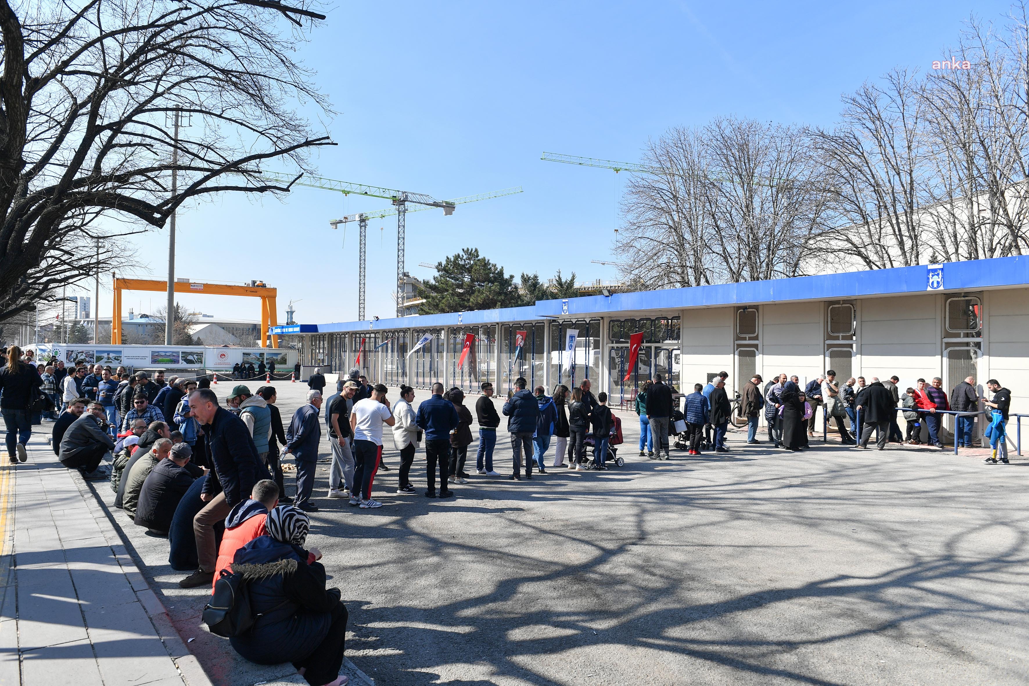 EGO GENEL MÜDÜRLÜĞÜ, OTOBÜS, ANKARAY VE METROLARDA UNUTULAN EŞYALARI AÇIK ARTIRMAYLA SATIŞA SUNDU