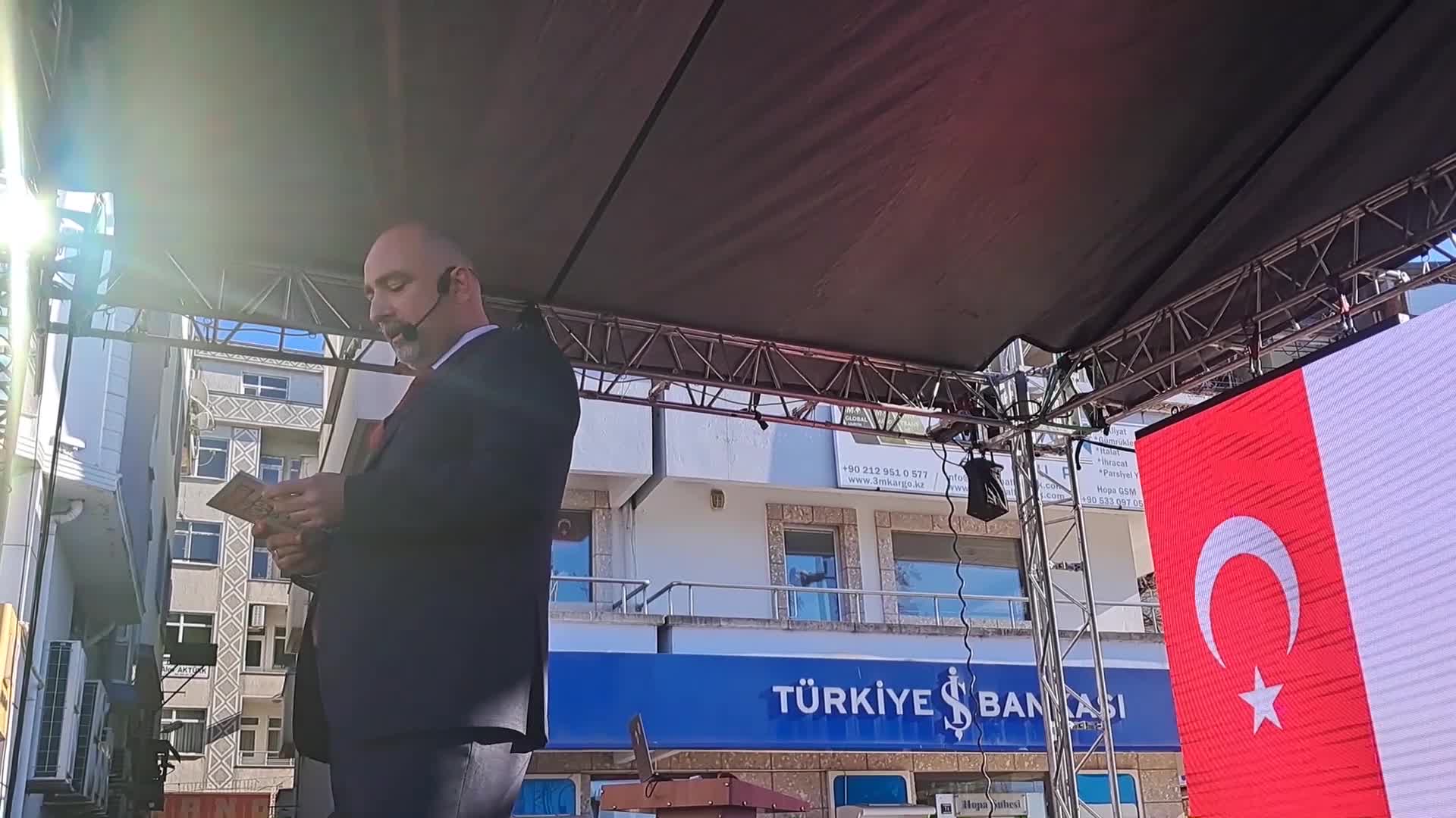 CHP HOPA BELEDİYE BAŞKAN ADAYI UTKU CİHAN: "BİZ SEL ZAMANI ÇİZMEYİ, DEPREM ZAMANI ÇADIRI PARAYLA SATANLARDAN DEĞİLİZ"