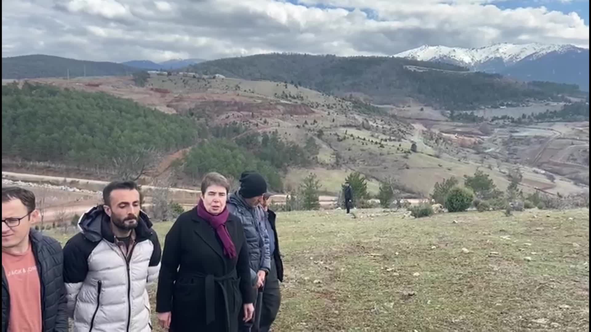 ZELİHA AKSAZ ŞAHBAZ: “SİMAV’DA FAY HATTININ ÜZERİNDE SİYANÜRLE VE AĞIR METALLERLE DOLU MİLYONLARCA TONLUK MADEN ATIKLARI BİRİKTİRİLMEK İSTENİYOR”