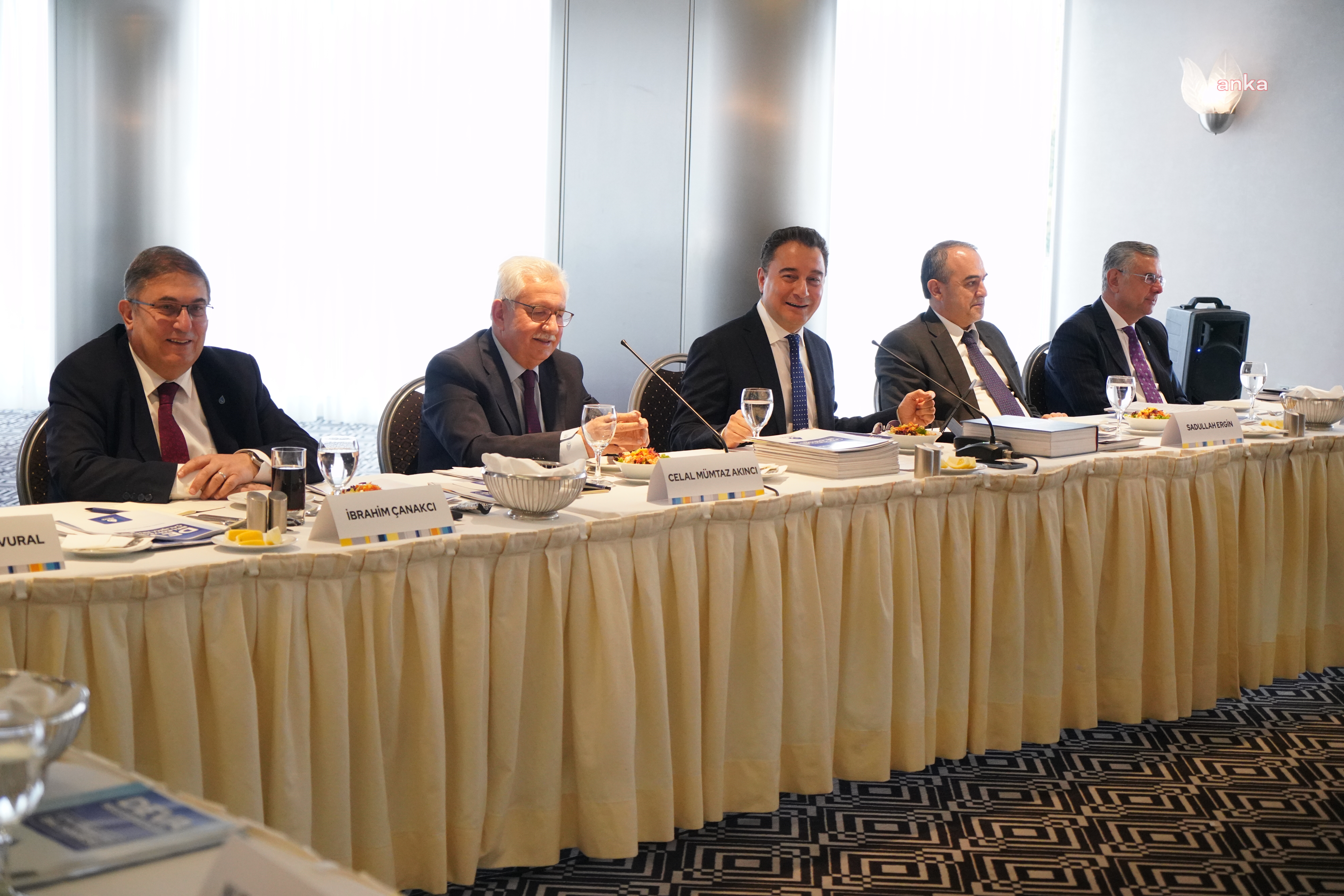 BABACAN, HALKIN İKTİDARA "SARI KART" GÖSTERMESİNİ İSTEDİ: ''BU BİR BELEDİYE BAŞKANLIĞI SEÇİMİ DEĞİL, BİR UYARMA SEÇİMİDİR ‘’