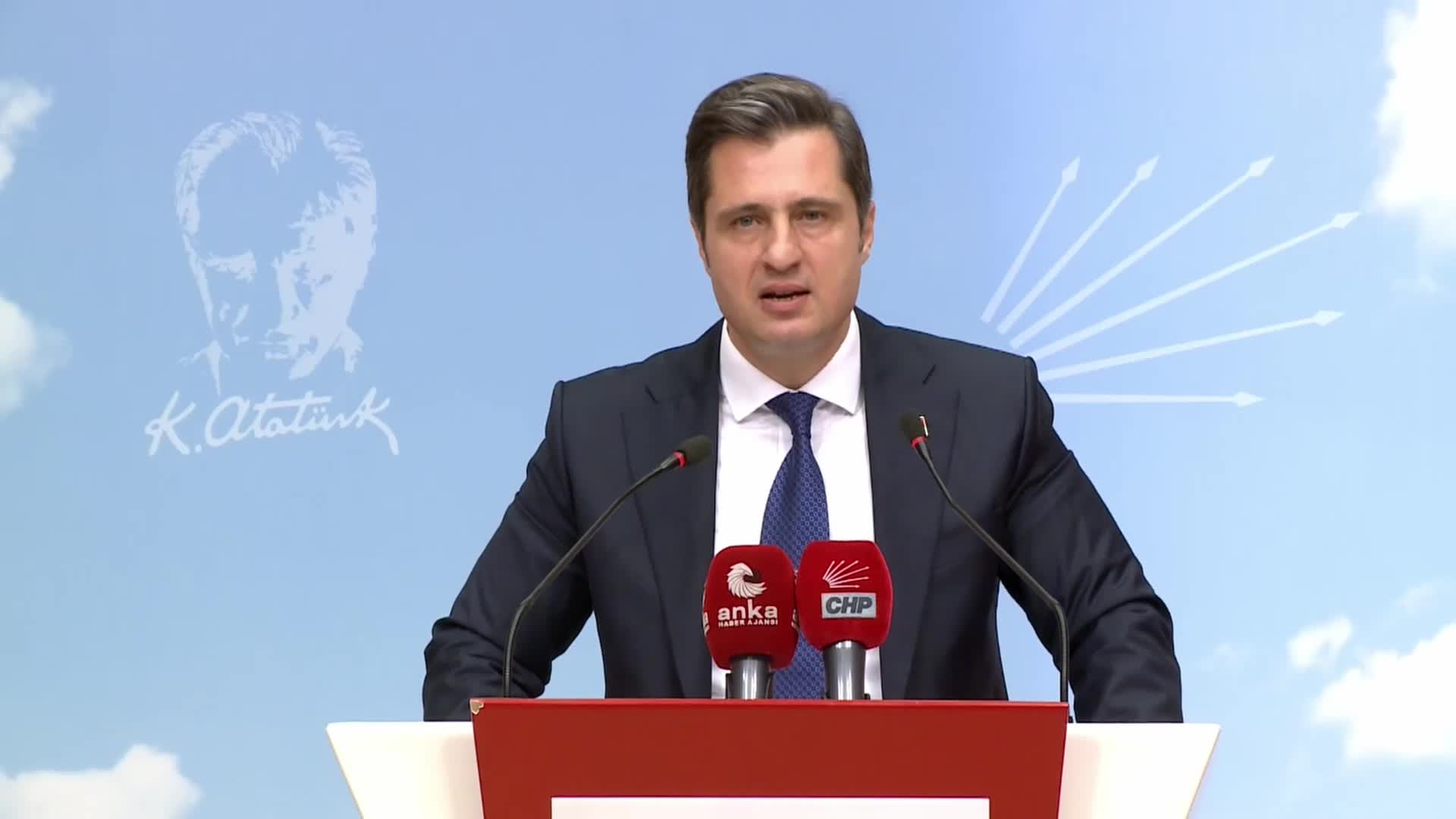 CHP SÖZCÜSÜ YÜCEL: “TOPLUMUN RUH SAĞLIĞININ BOZULMASININ, ŞİDDETİN BU KADAR NORMALLEŞMESİNİN SEBEBİ SENSİN SAYIN ERDOĞAN. O YÜZDEN SEN KİMSEYE, HELE Kİ CHP’LİLERE ALTERNATİF OLAMAZSIN”