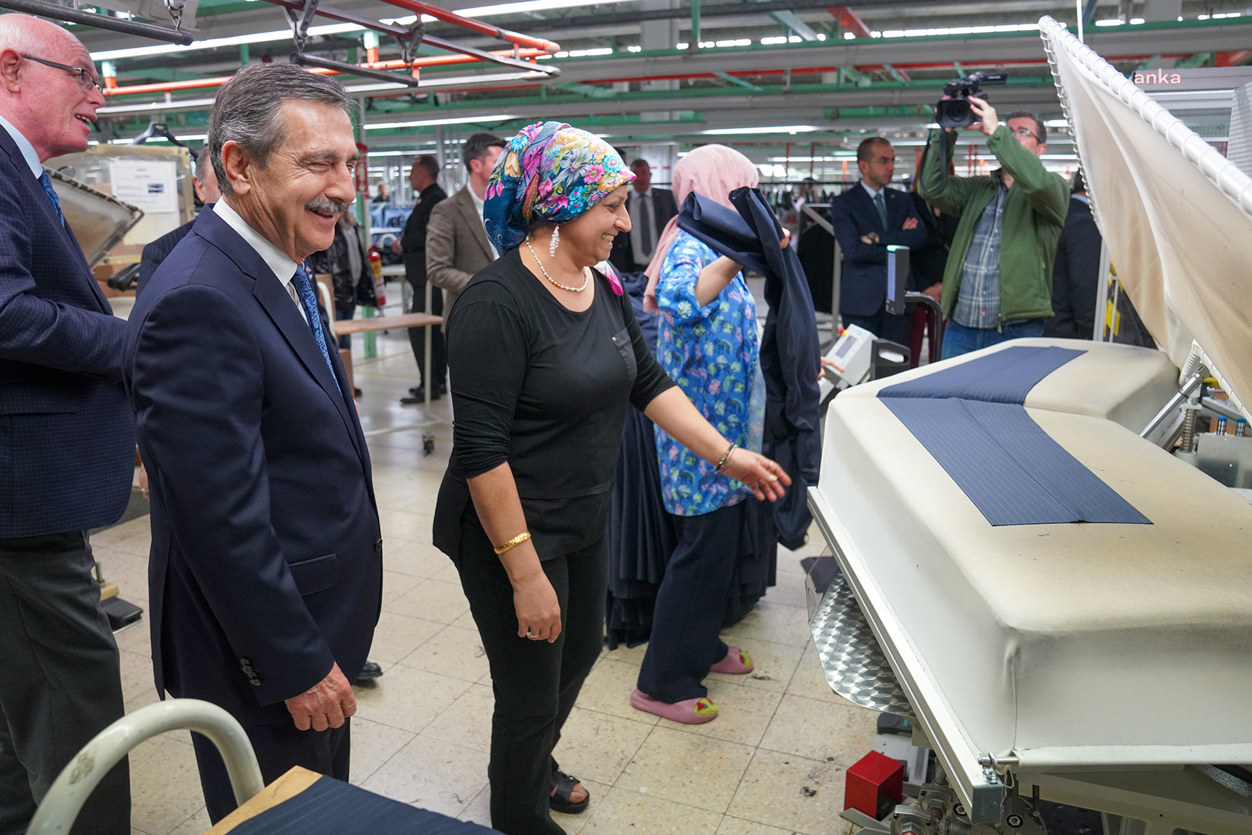 TEPEBAŞI BELEDİYE BAŞKANI ATAÇ VE ODUNPAZARI BELEDİYE BAŞKANI KURT’TAN FABRİKA İŞÇİLERİNE ZİYARET