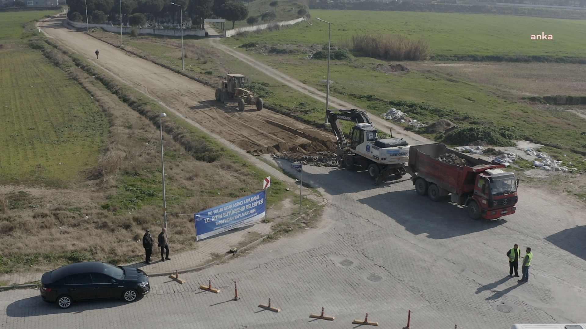 AYDIN BÜYÜKŞEHİR BELEDİYESİ’NDEN EFELER KADIKÖY MAHALLESİ’NDE YOL YENİLEME ÇALIŞMASI