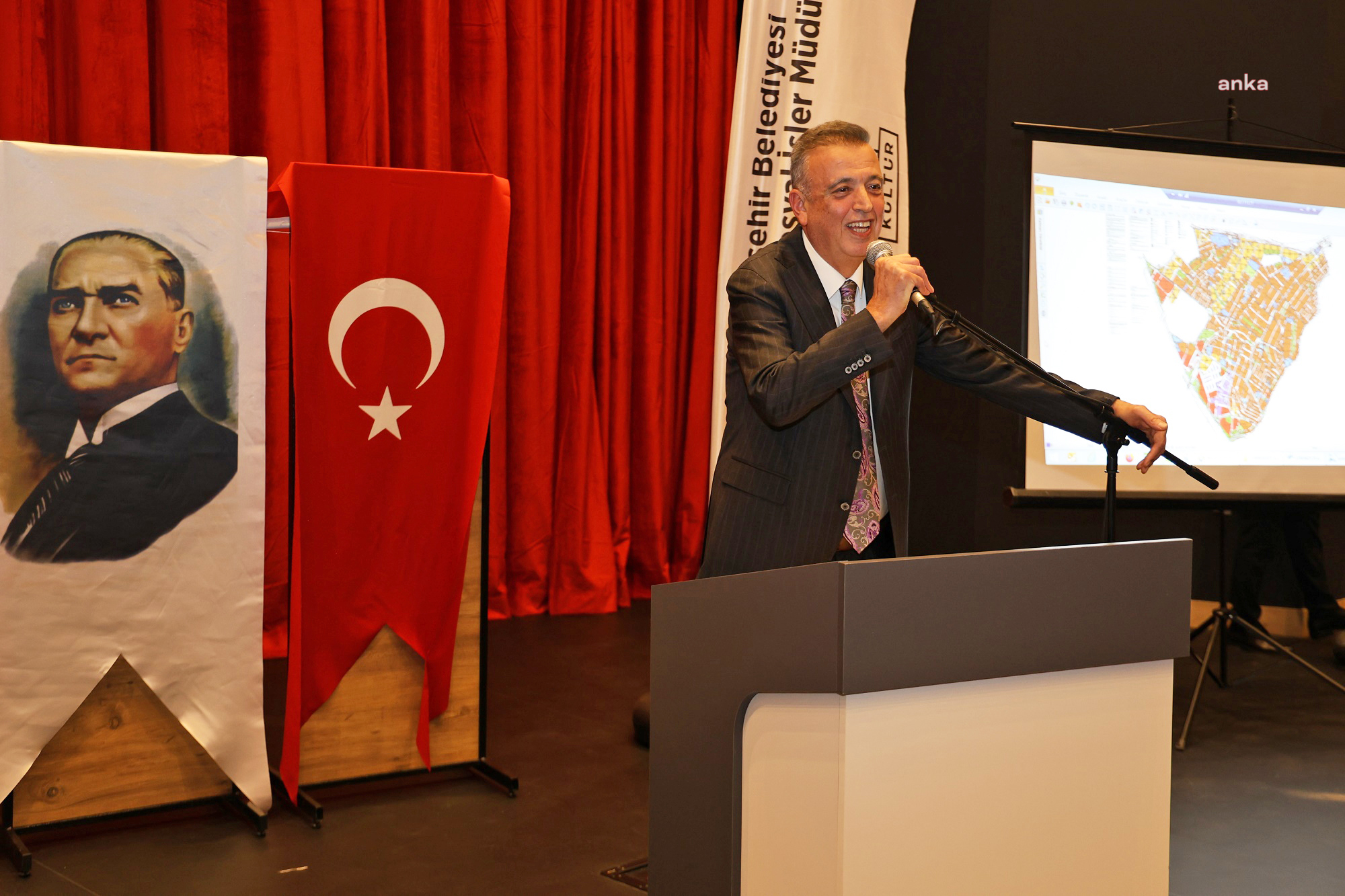 ATAŞEHİR’DE İÇERENKÖY’ÜN İMAR PLANIYLA İLGİLİ BİLGİLENDİRME TOPLANTISI YAPILDI… BATTAL İLGEZDİ: “İÇERENKÖY’ÜN İMAR SORUNU ÇÖZÜLMÜŞTÜR”
