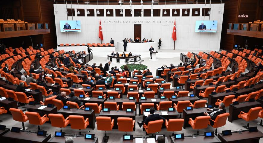 TBMM'DE TOPLANTI YETER SAYISI TARTIŞMASI.... GÖKHAN GÜNAYDIN: "MECLİS'E MİLLETVEKİLİNİ GETİREMEYEN AKP’NİN YASA ÇIKARTMAK GİBİ BİR MEŞRUİYETİ YOKTUR"