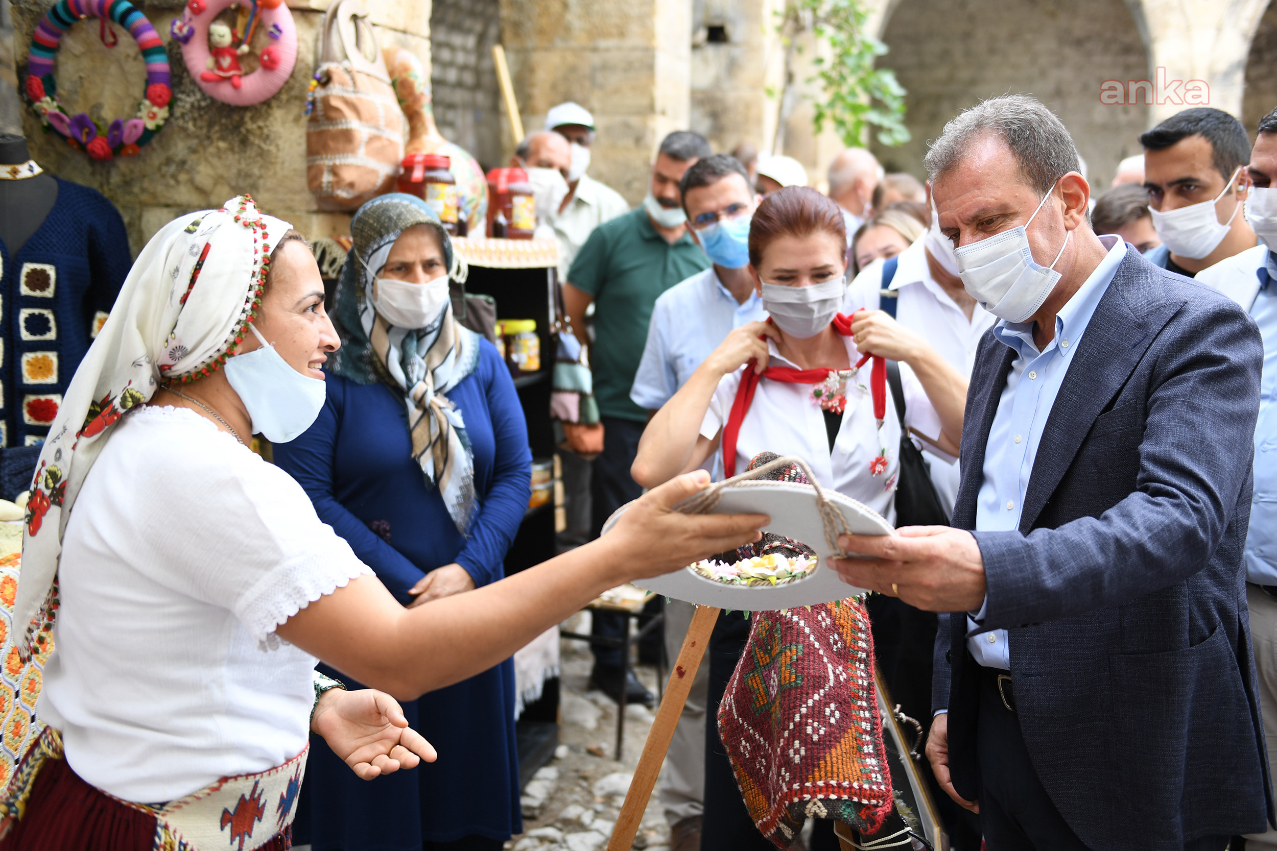 MERSİN'DEKİ 300 YILLIK TARİHİ TAŞHAN, KADIN ÜRETİCİ PAZARI OLDU