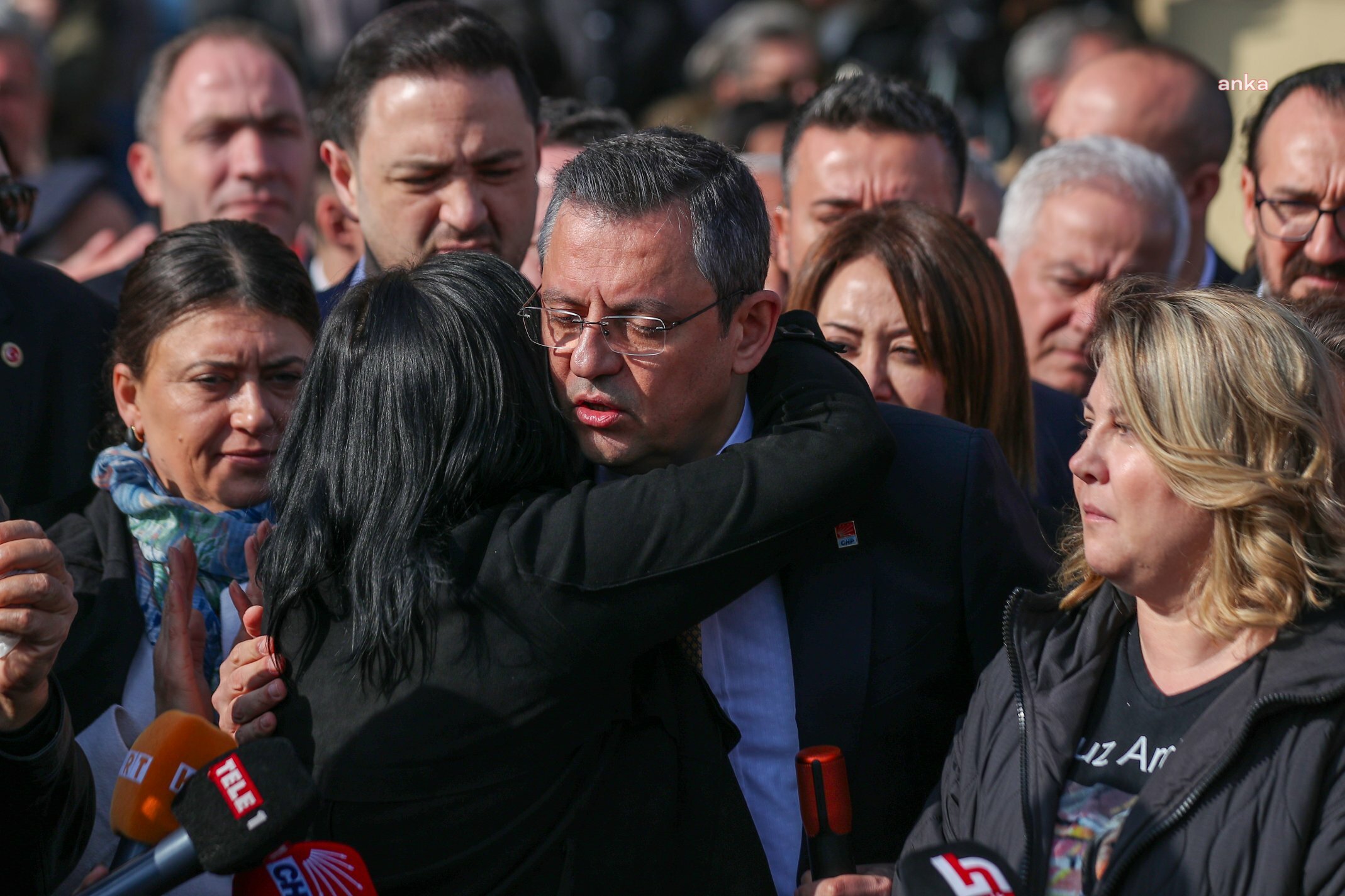 ÖZGÜR ÖZEL: "ÇORLU TREN KATLİAMI DAVASINI AİLERLE BİRLİKTE TAKİP ETTİK. KARARIN SEÇİMDEN SONRAYA KAÇIRILMASI REZİL BİR KARARDIR''