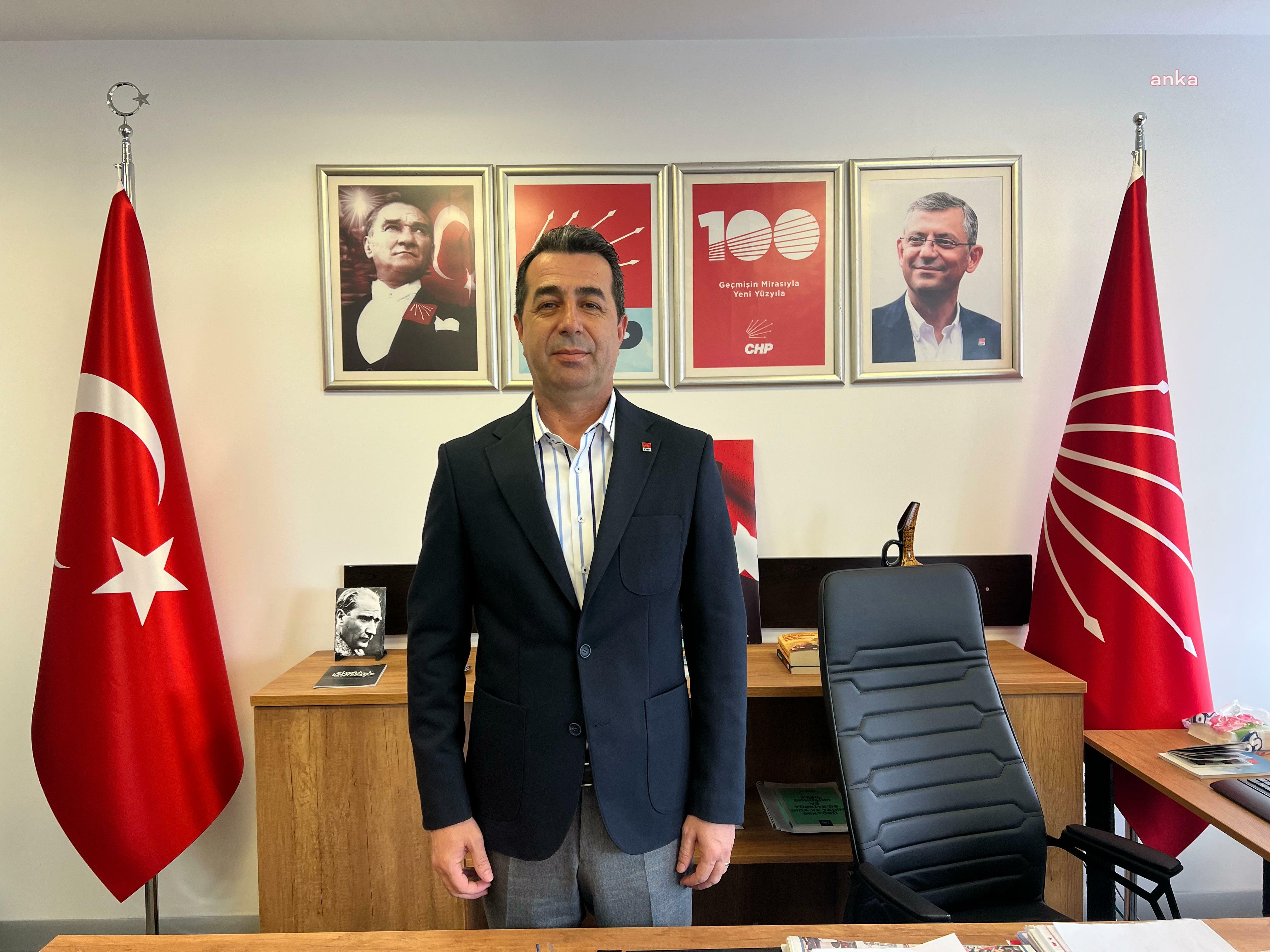 ERHAN ADEM: “EVLERİMİZE, SOFRALARIMIZA REFAH GELDİ DE BİZ Mİ GÖREMEDİK. NEREDE BU REFAH?”