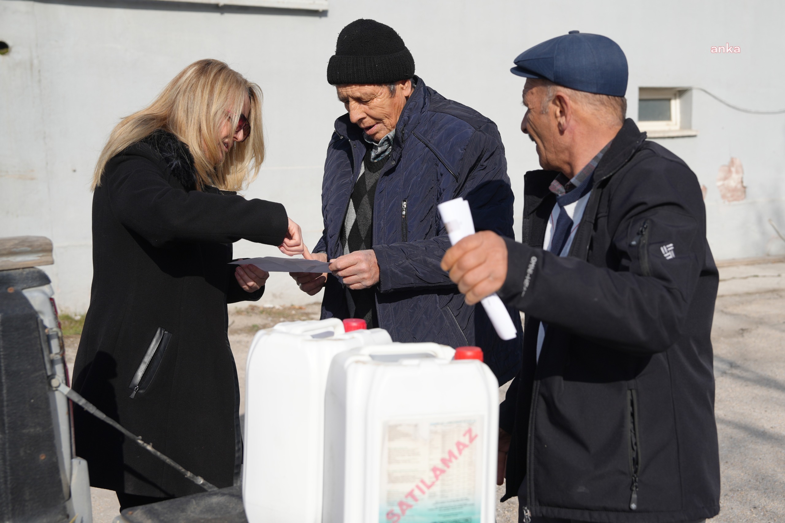 ESKİŞEHİR BÜYÜKŞEHİR’DEN KÜÇÜK ÇİFTÇİYE SIVI GÜBRE DESTEĞİ