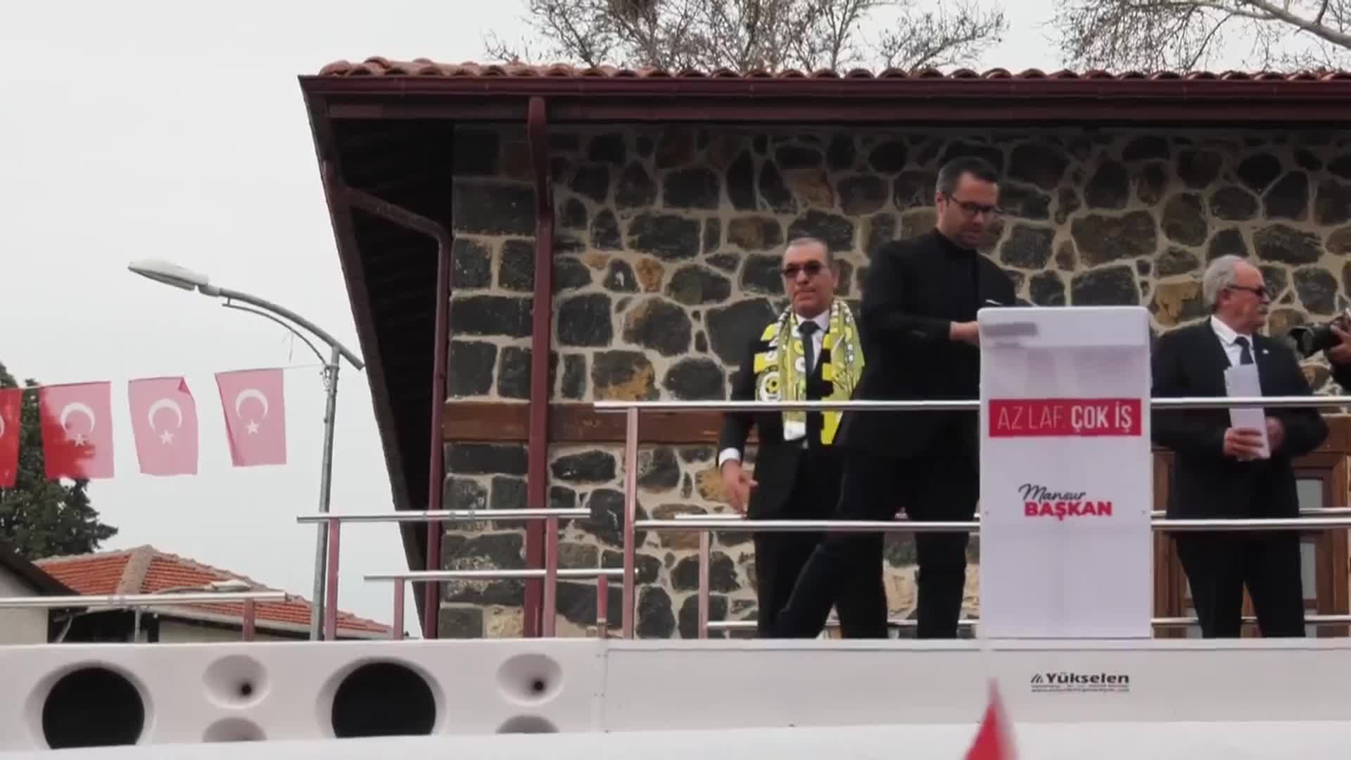 MANSUR YAVAŞ AYAŞ'TA: "REKOR OYLA GELİYORUM AMA BİRÇOĞUNUZ SİYASET ÇÖPLÜĞÜNE GÖMÜLÜYORSUNUZ"