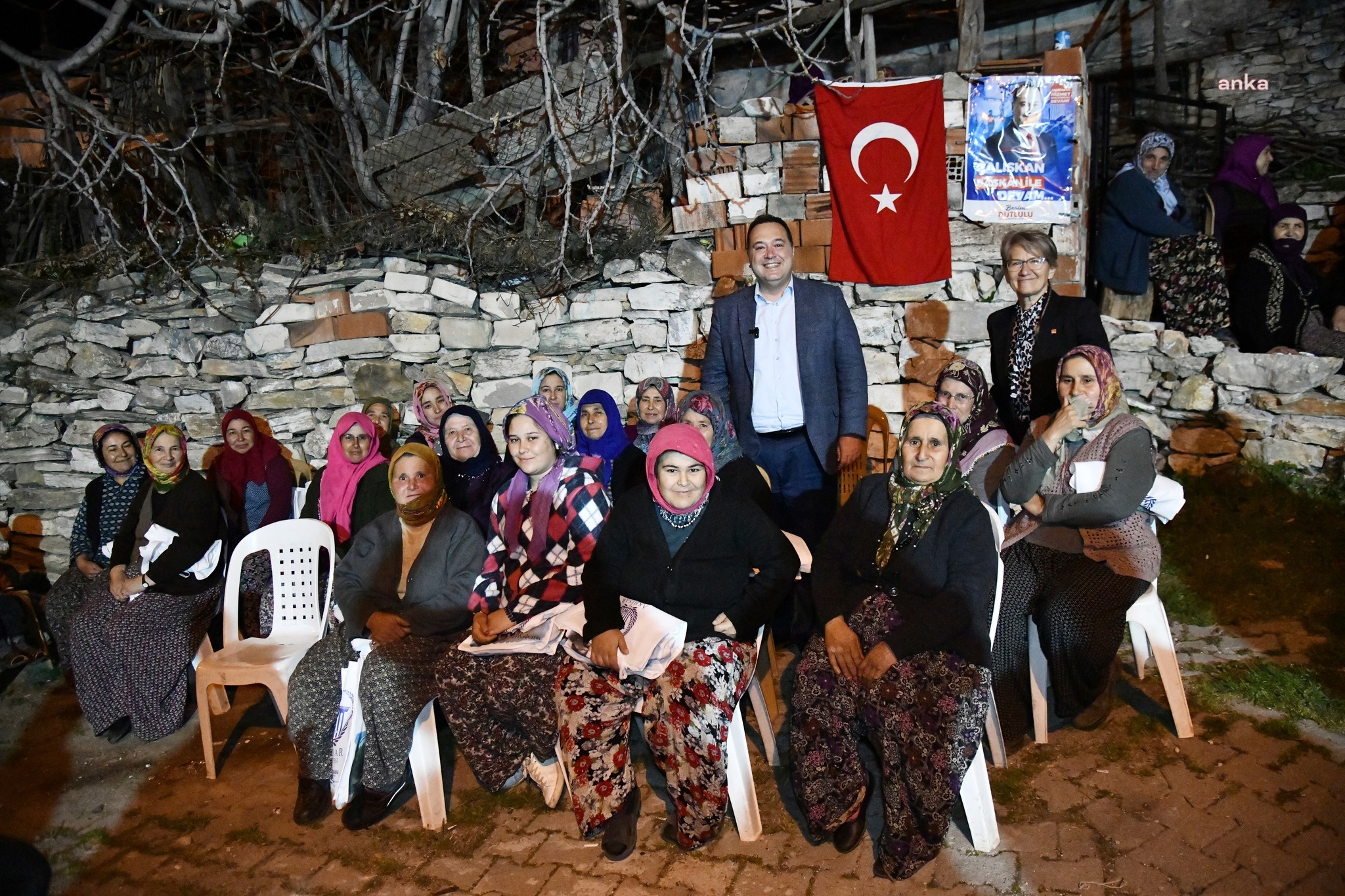 AKHİSAR BELEDİYE BAŞKANI DUTLULU: “BİZE OY VERSİN VEYA VERMESİN HANGİ MAHALLENİN NE İHTİYACI VARSA KARŞILAMAK İÇİN CANLA BAŞLA ÇALIŞTIM”