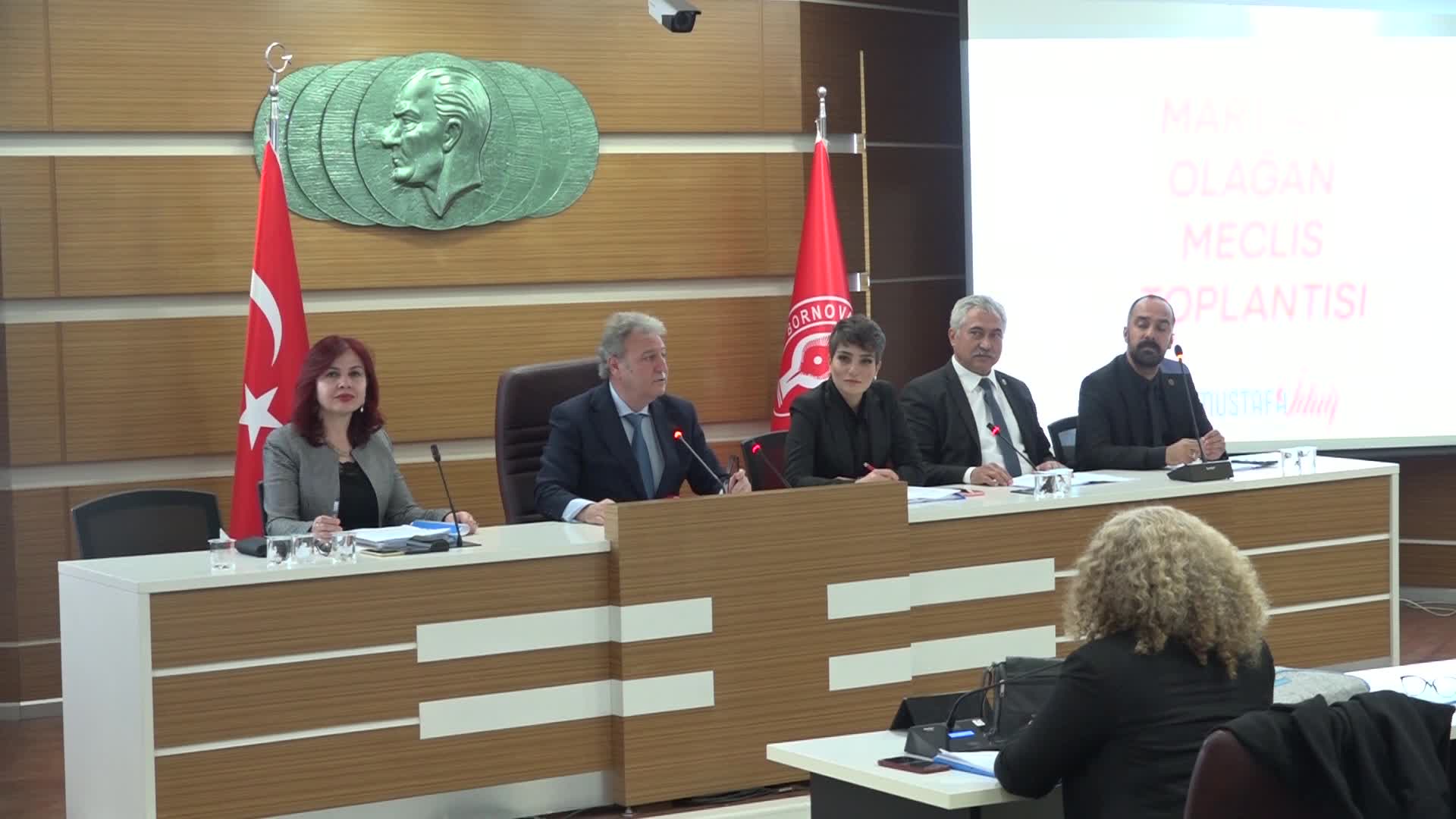 BORNOVA BELEDİYE BAŞKANI MUSTAFA İDUĞ, SON MECLİS TOPLANTISINI YAPTI: "BORNOVA'YA 5 YIL BOYUNCA HİZMET ETMİŞ OLNUN GURURUNU YAŞIYORUM"
