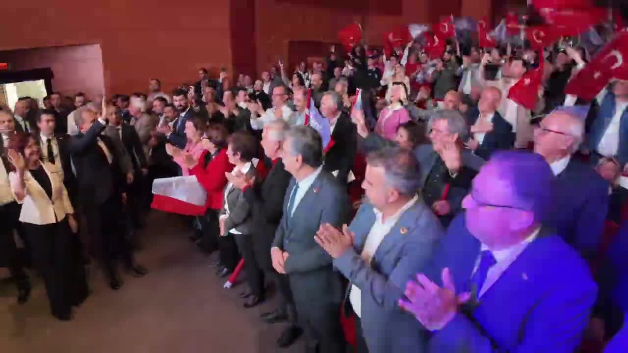 VAHAP SEÇER, 2. DÖNEM ADAY TANITIM TOPLANTISI’NDA PROJELERİNİ KAMUOYUNA ANLATTI: “SÖZÜMÜZDÜR: MERSİN METROSU TAMAMLANACAK"