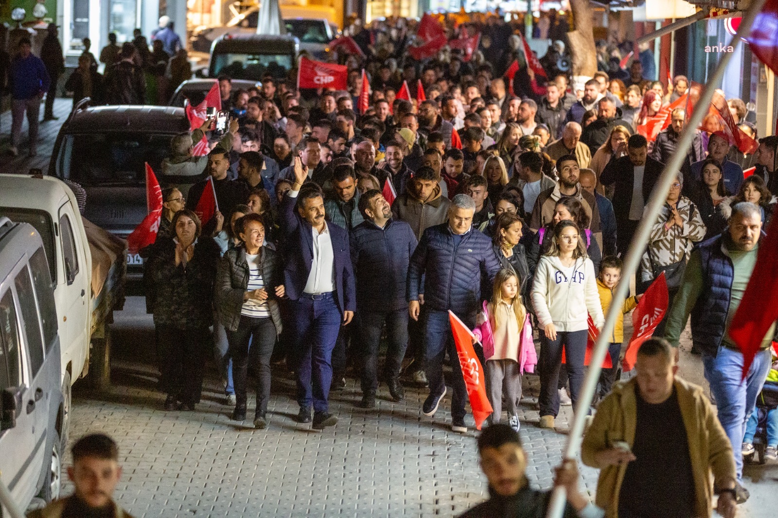 DİKİLİ BELEDİYE BAŞKANI ADİL KIRGÖZ’ÜN EV ZİYARETLERİ SÜRÜYOR