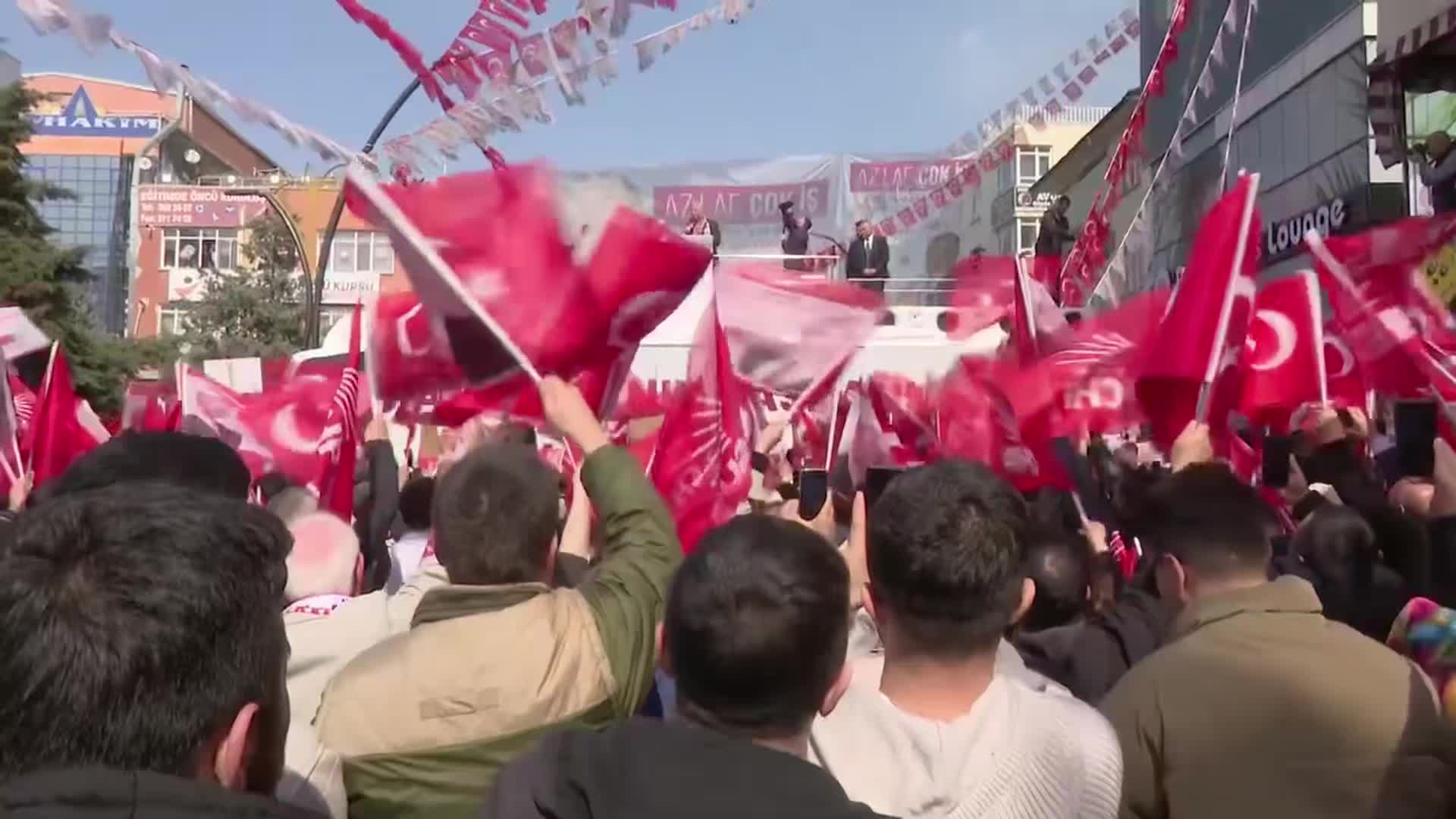 MANSUR YAVAŞ, SİNCAN’DA: “25 YILDIR YAPAMADIĞINIZ İSTASYON CADDESİ'Nİ YAPTIK...POLATLI SUSUZKEN, SİNCAN, YENİKENT SUSUZKEN GİDİP ÇİN’DEN DİNOZOR MU GETİRMELİYDİM”