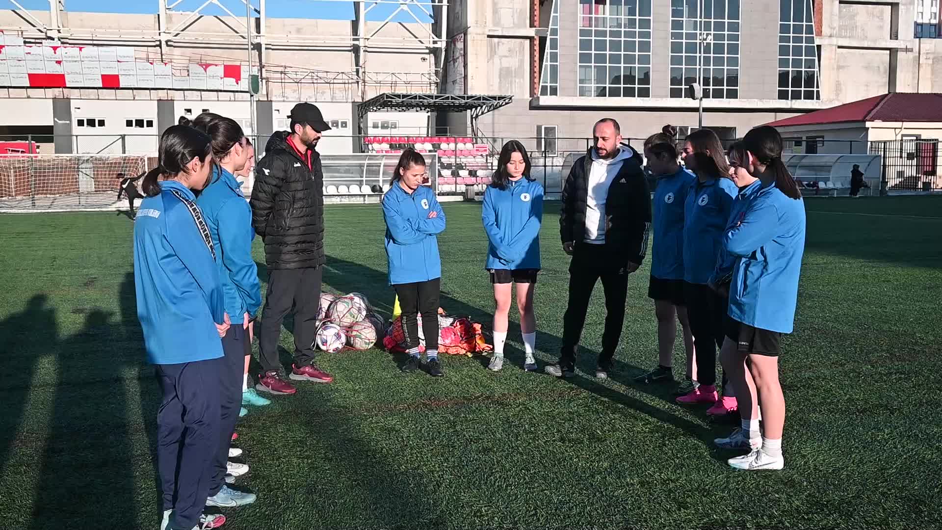 YOZGAT'TA KURULAN YURDUM GENÇLİKSPOR KADIN FUTBOL TAKIMI ANTRENÖRÜ EMRE ÇİMENTEPE: “ÜLKEMİZDE YENİ YENİ KADIN FUTBOLUNA YÖNELİM VAR”