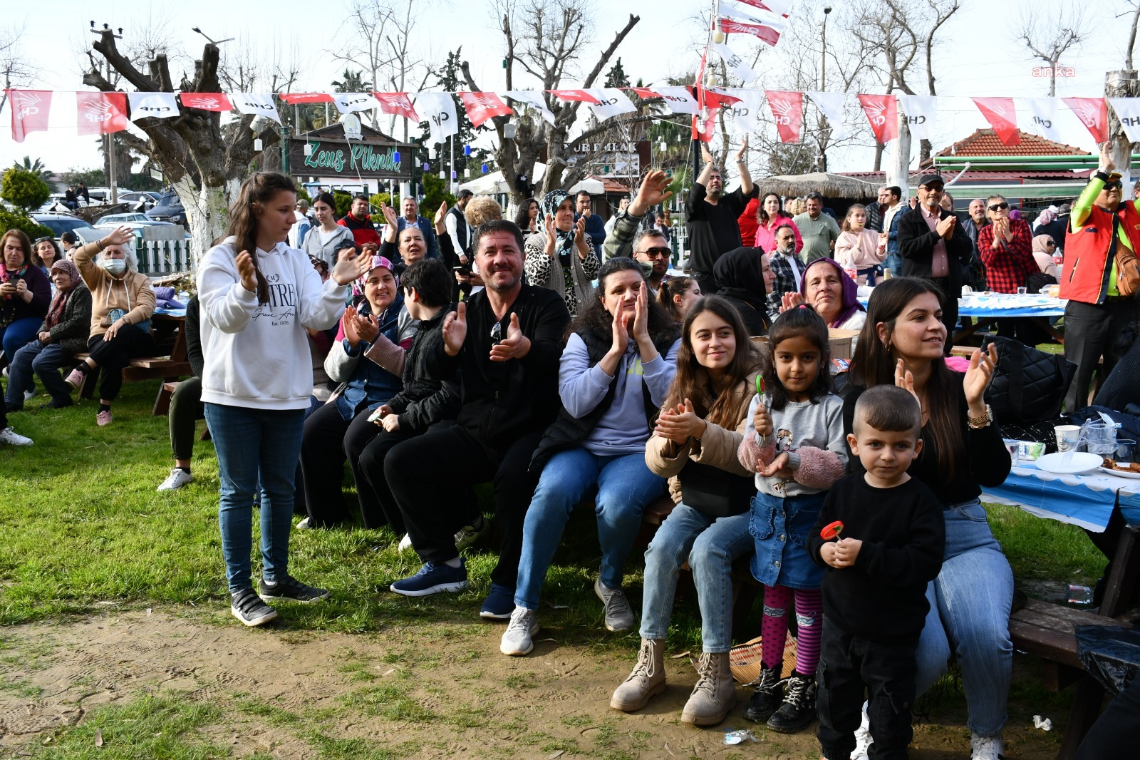KUŞADASI BELEDİYE BAŞKANI GÜNEL, GÜZELÇAMLI’DA GENÇLERLE BULUŞTU