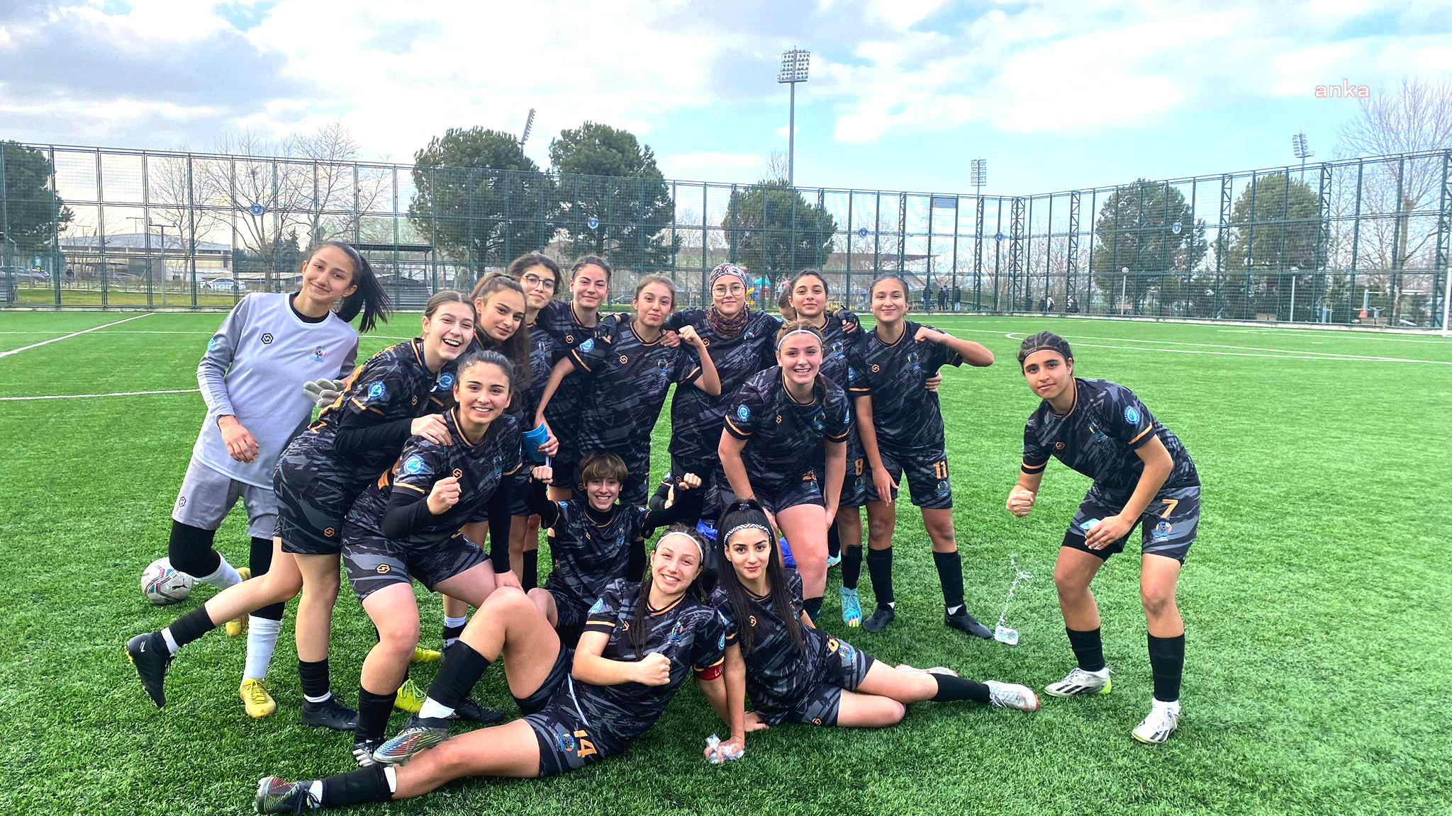 ESKİŞEHİR BÜYÜKŞEHİR KADIN FUTBOL TAKIMI, LİGİN İLK DEVRESİNİ LİDER TAMAMLADI