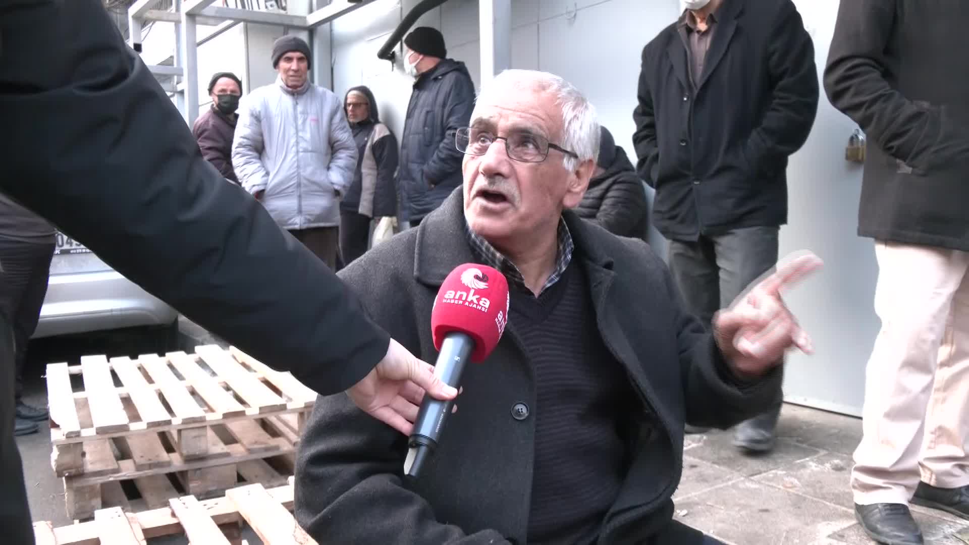 VATANDAŞIN ET KUYRUĞU ÇİLESİ... ''ÇOCUKLAR KIYMAYI AYDA BİR DEFA GÖRMÜYOR''