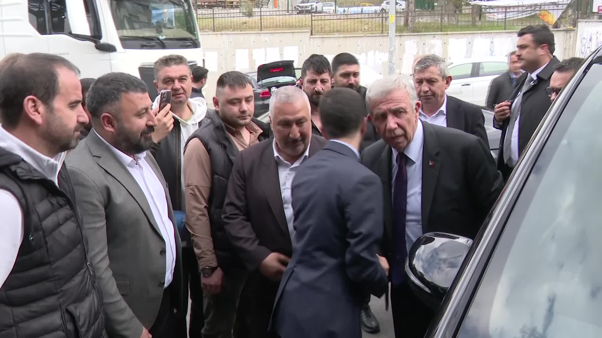 MANSUR YAVAŞ KEKLİKPINARI PAZARI'NDA ESNAF VE VATANDAŞLAR İLE BULUŞTU
