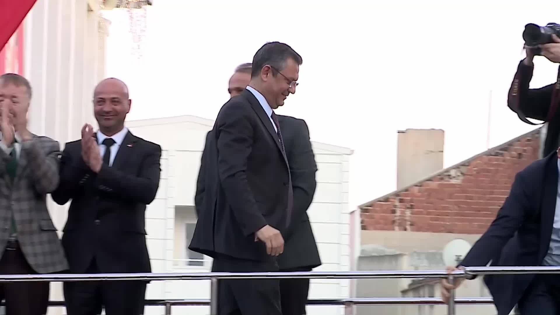 ÖZGÜR ÖZEL, KIRKLARELİ’DE: “ERDOĞAN’IN İTTİFAKINDA MHP VAR. DÜNE KADAR BİRBİRLERİNE ATTIKLARI İPLE SIKI SIKI BAĞLANMIŞLAR, MİLLETİ TEHDİT EDİYORLAR”