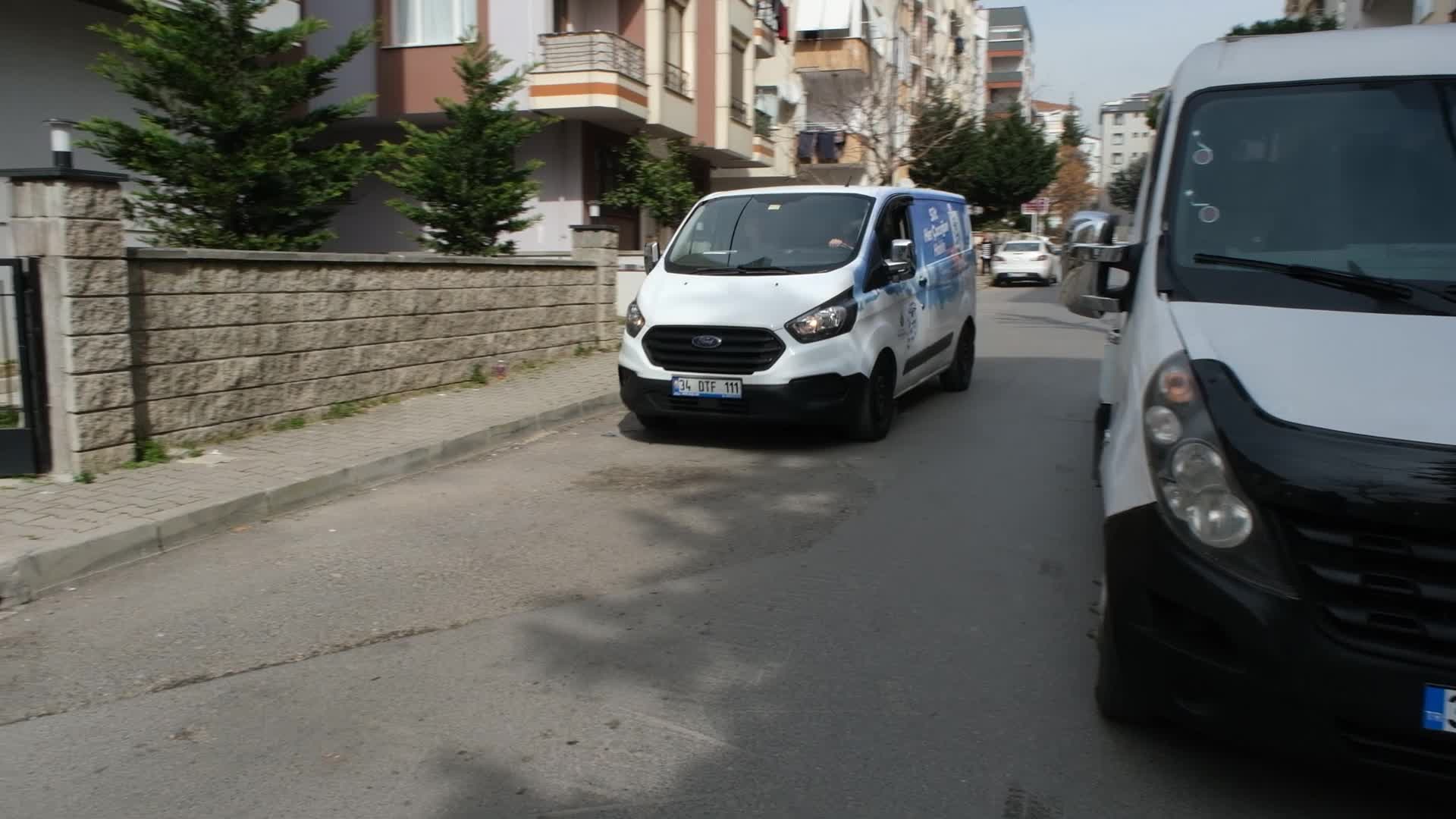 İBB RAMAZAN'DA 200 BİN AİLEYİ GIDA KOLİSİ VE ALIŞVERİŞ KARTI DESTEĞİ SAĞLIYOR