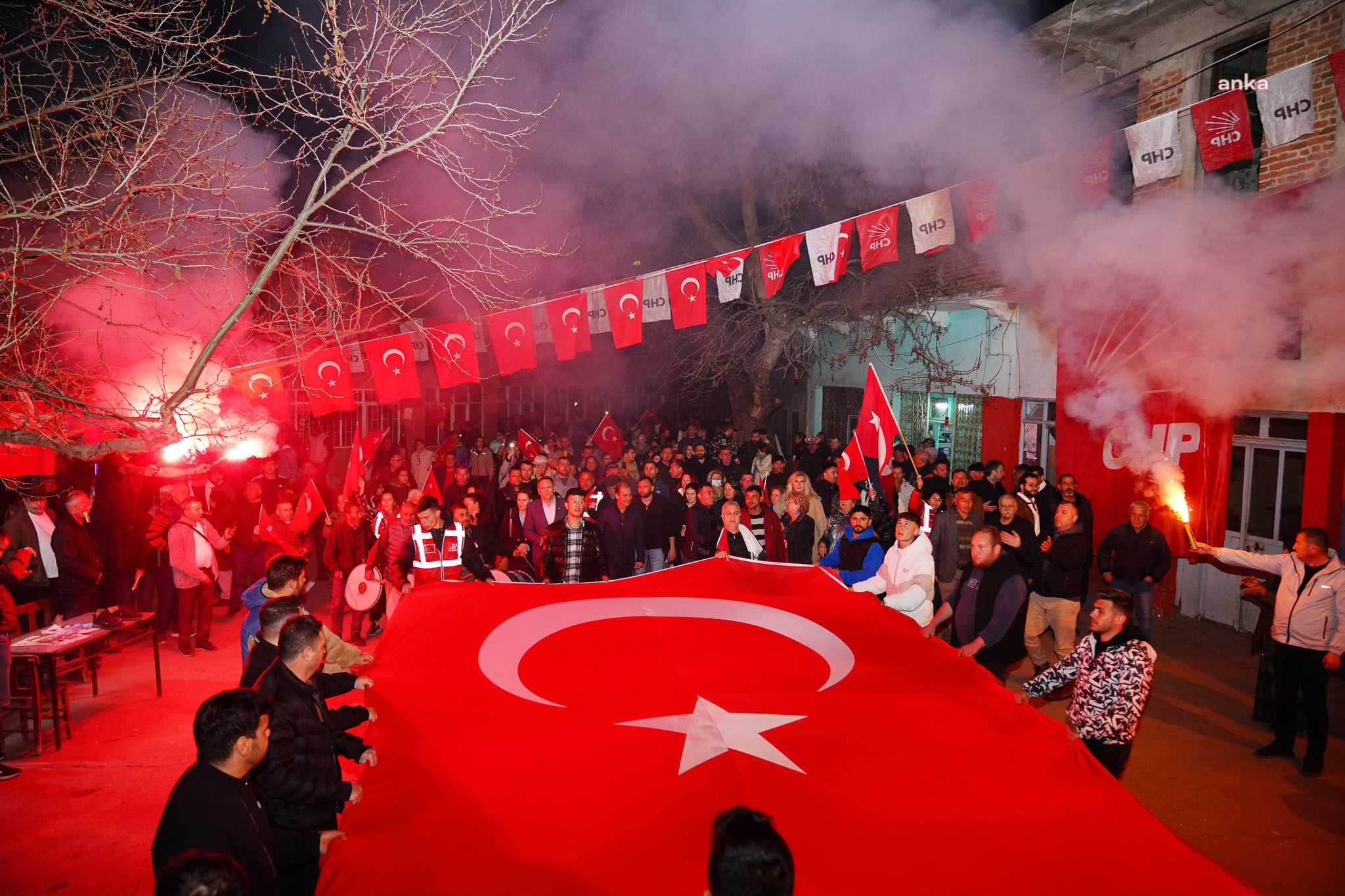 AYVALIK BELEDİYE BAŞKANI ERGİN, MAHALLE ZİYARETLERİNİ SÜRDÜRÜYOR