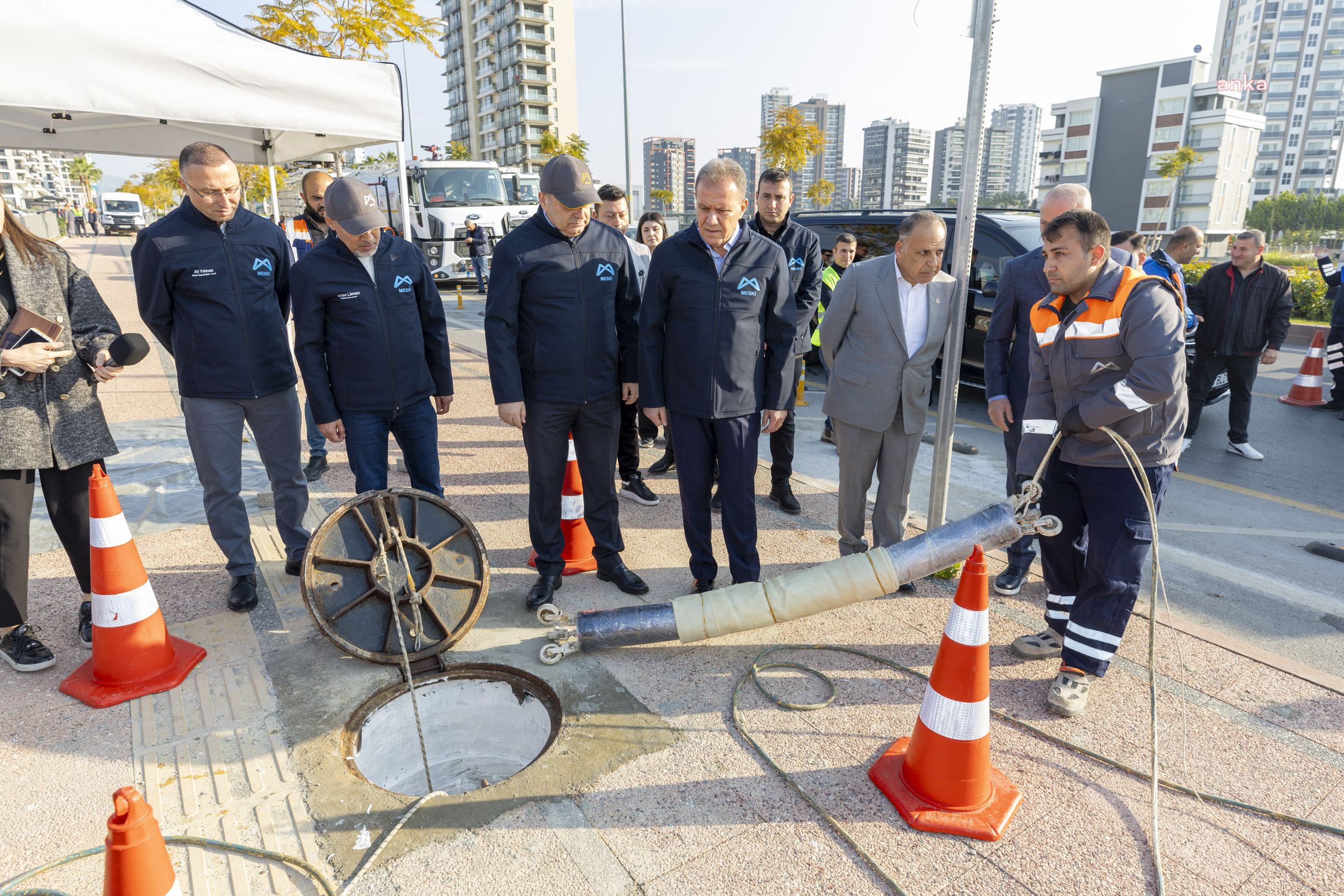 VAHAP SEÇER, MESKİ’NİN KAZISIZ TEKNOLOJİ SİSTEMİNİ YERİNDE İNCELEDİ