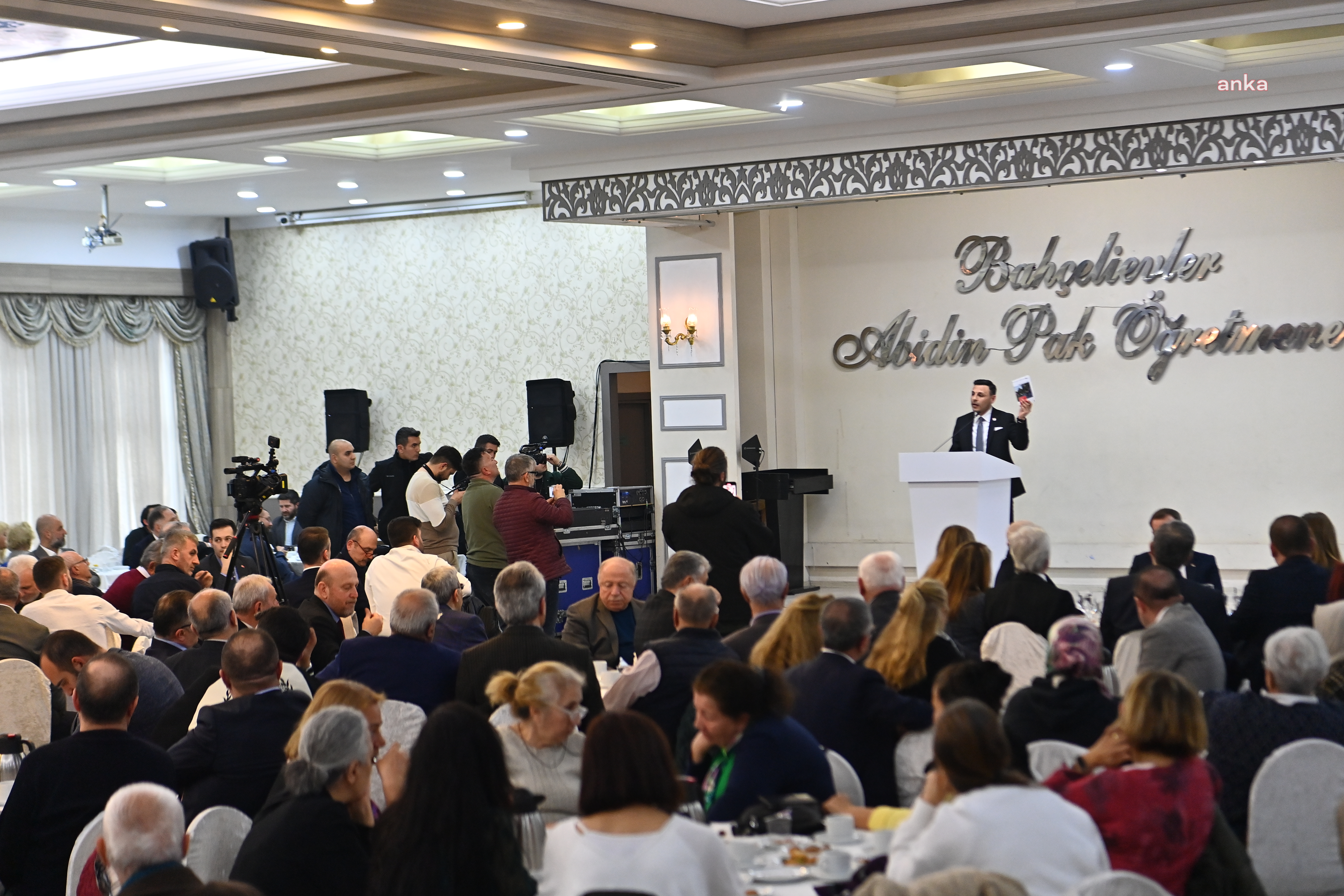 CHP İSTANBUL İL BAŞKANI ÖZGÜR ÇELİK: 650 KONUTU 4 YILDA YAPAMAYANLAR 650 BİN KONUTU NASIL YAPACAK?