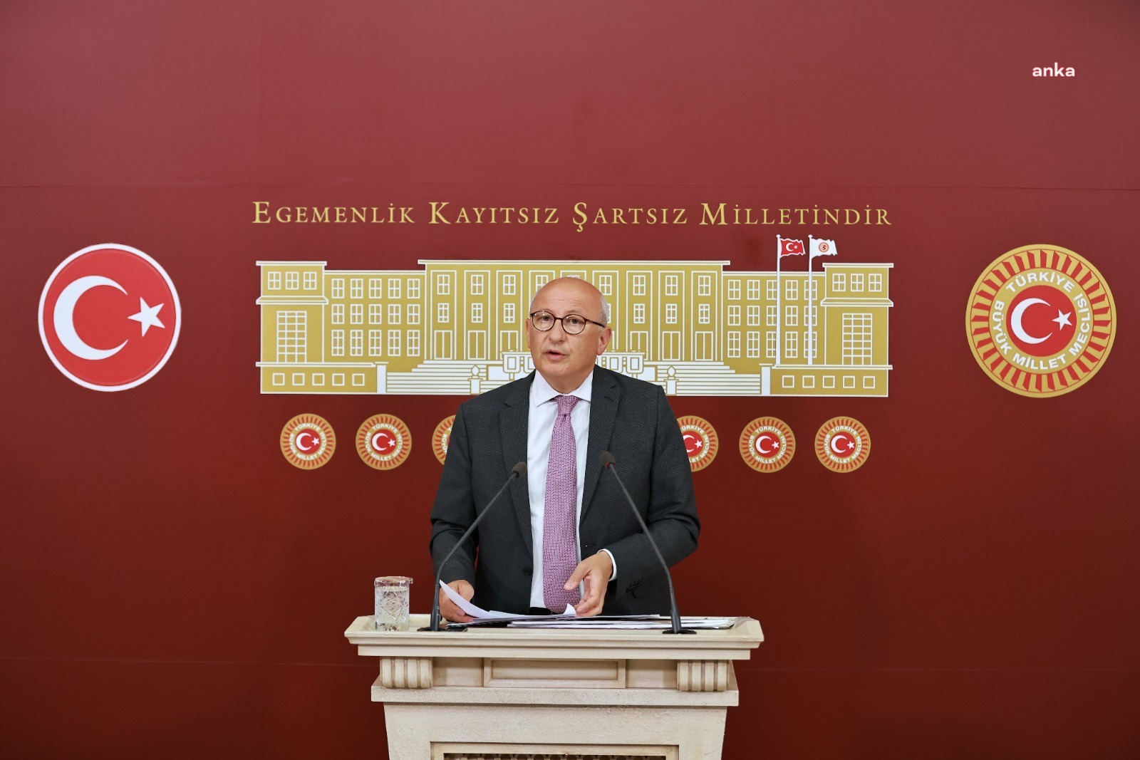 UTKU ÇAKIRÖZER, OCAK VE ŞUBAT AYLARI BASIN ÖZGÜRLÜĞÜ RAPORU'NU AÇIKLADI: "GAZETECİLER 2 AYDA 207 KEZ HAKİM KARŞISINDA ÇIKTI"