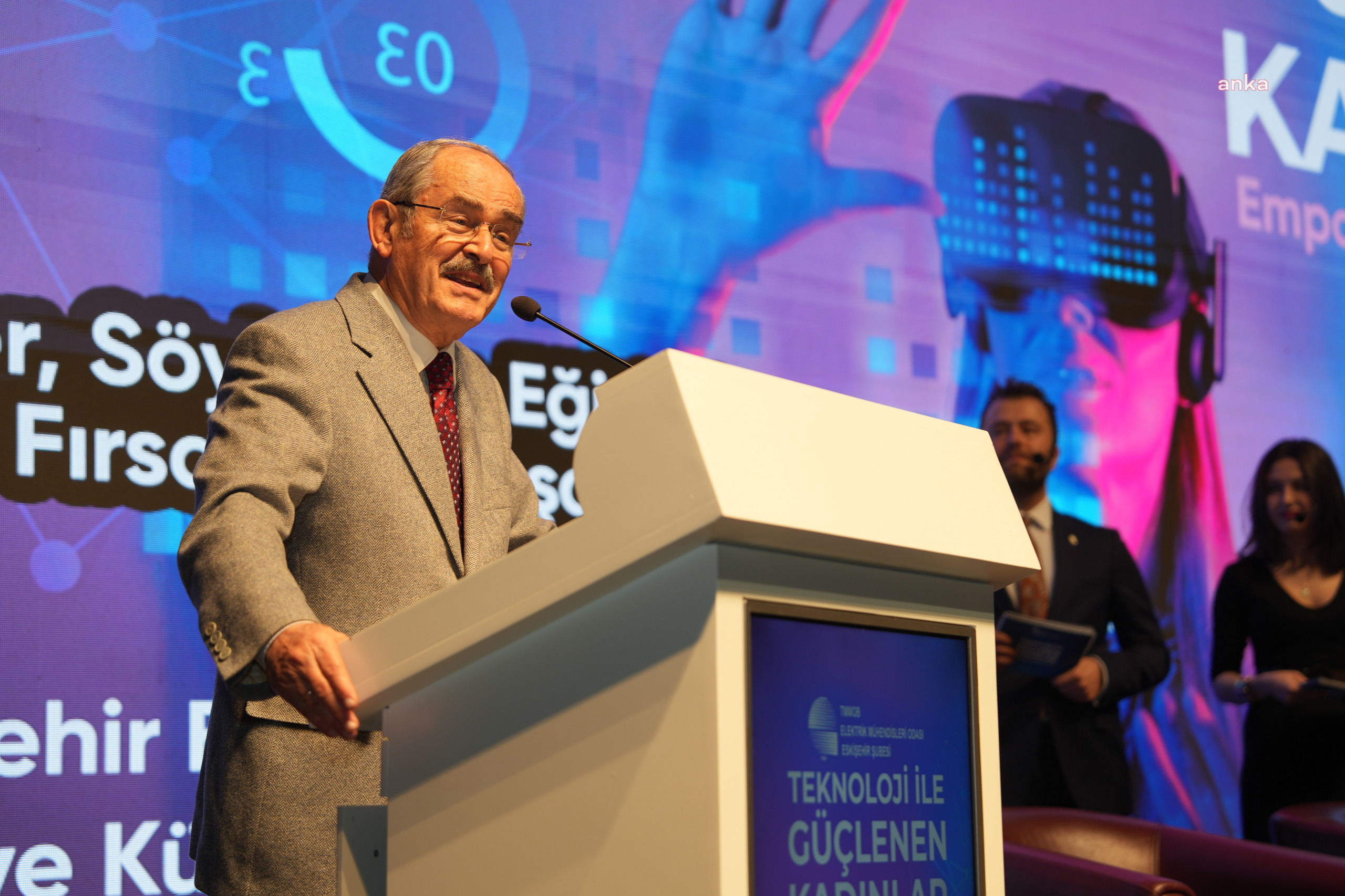 YILMAZ BÜYÜKERŞEN: “KADINLAR İLE TEKNOLOJİ ARASINDAKİ BAĞ GÜÇLENMELİ”