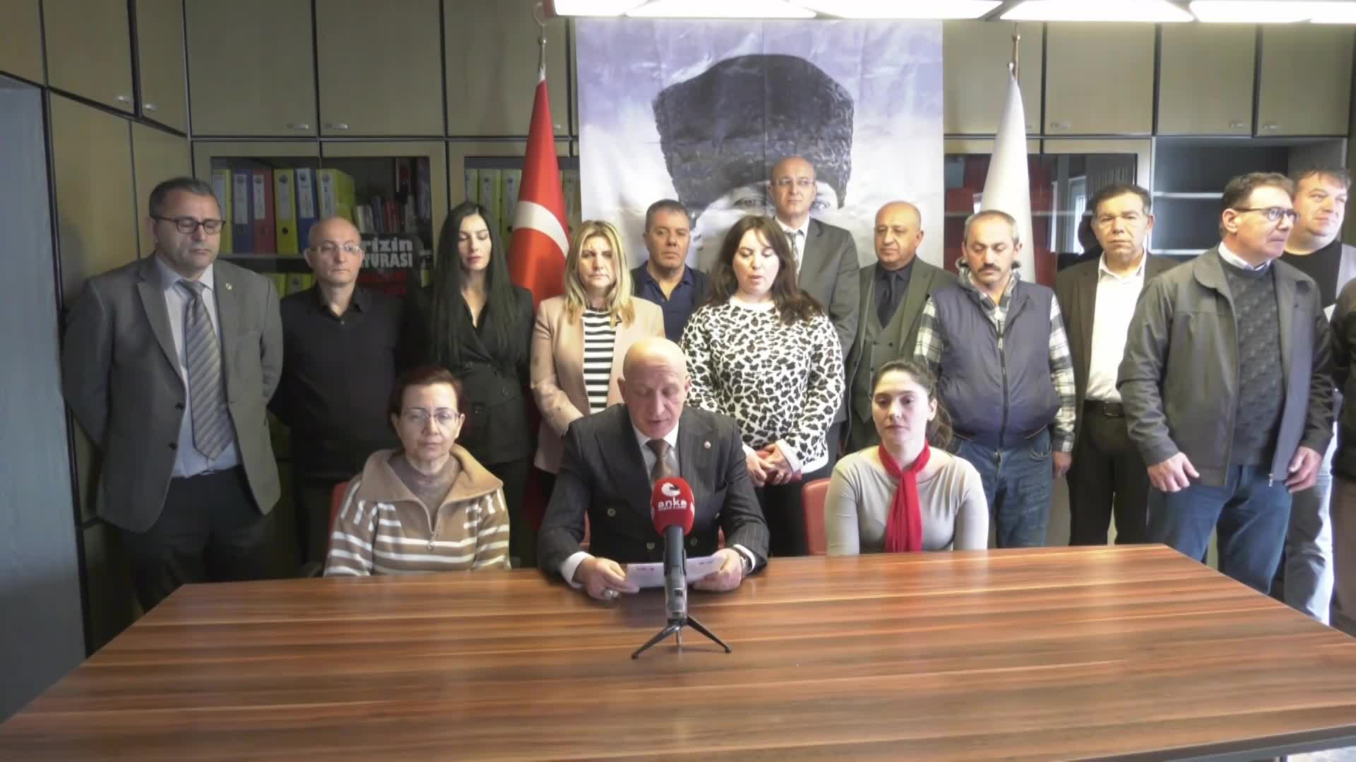 AYM’NİN ‘YÜZDE 2 ÜYE BARAJI’ KARARINA MEMUR-SEN’DEN TEPKİ, BÜRO-İŞ’TEN DESTEK: "BU SKANDALIN BÜTÜN SORUMLULUĞU MEMUR-SEN VE KAMU-SEN'İN HUKUK TANIMAZ YÖNETİCİLERİ İLE AKP İKTİDARIDIR"