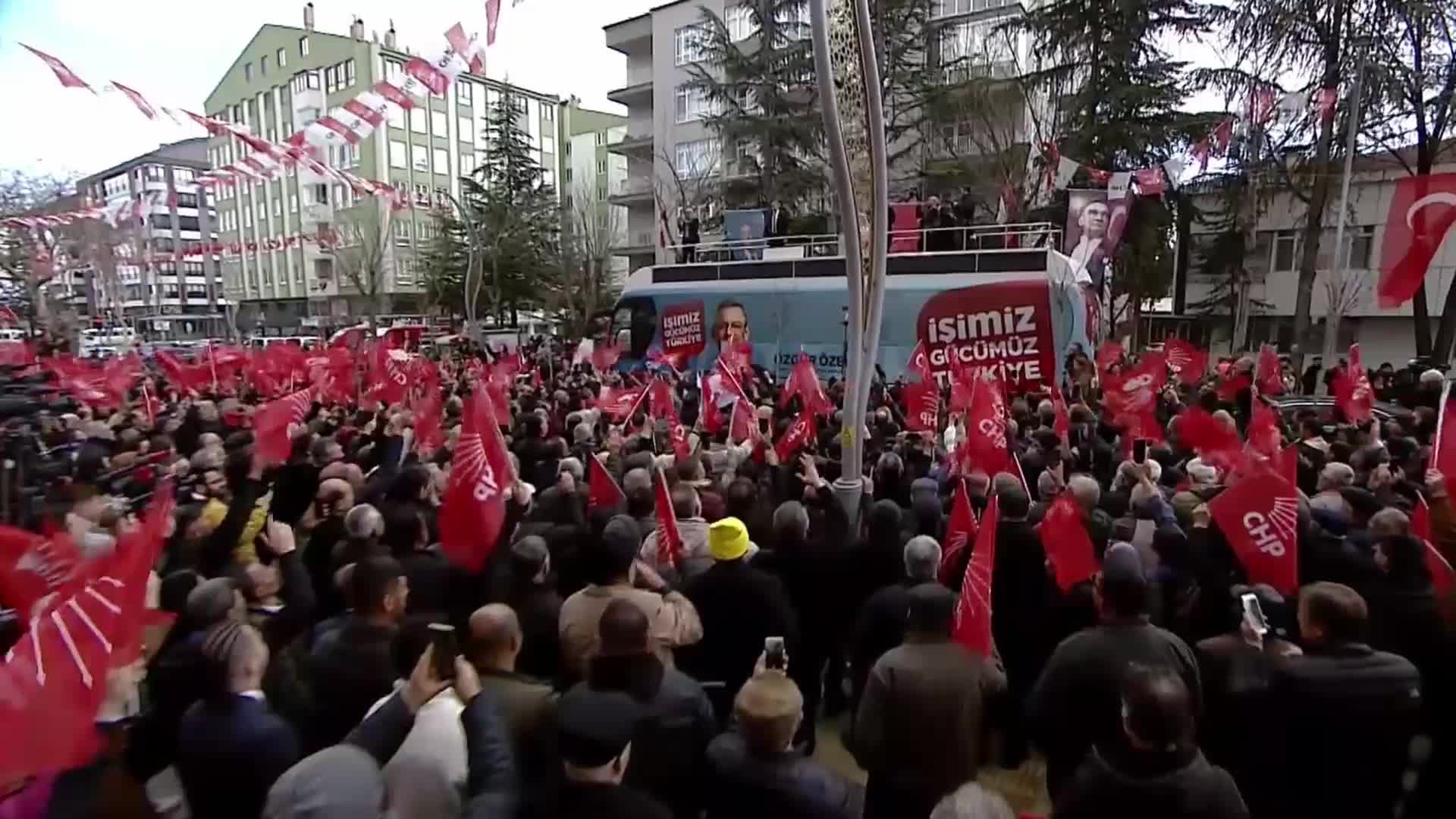 CHP AFYONKARAHİSAR BELEDİYE BAŞKAN ADAYI BURCU KÖKSAL: “SEÇİLDİĞİMDE AFYONKARAHİSAR BELEDİYESİ’NİN KAPILARI DEM PARTİ HARİÇ BÜTÜN SİYASİ PARTİLERE AÇIK OLACAK”
