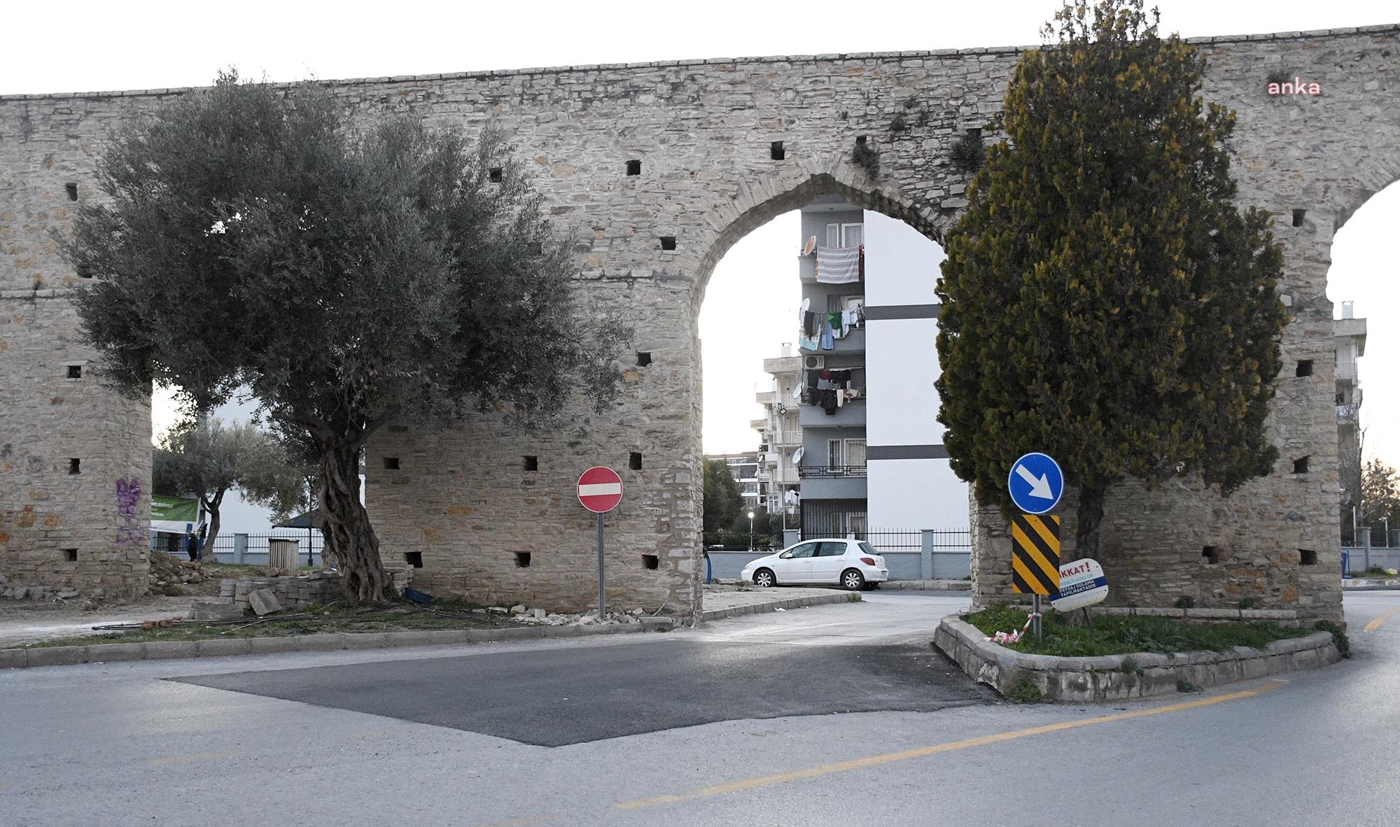 KUŞADASI’NIN TARİHİ SU KEMERİ, IŞIL IŞIL OLACAK