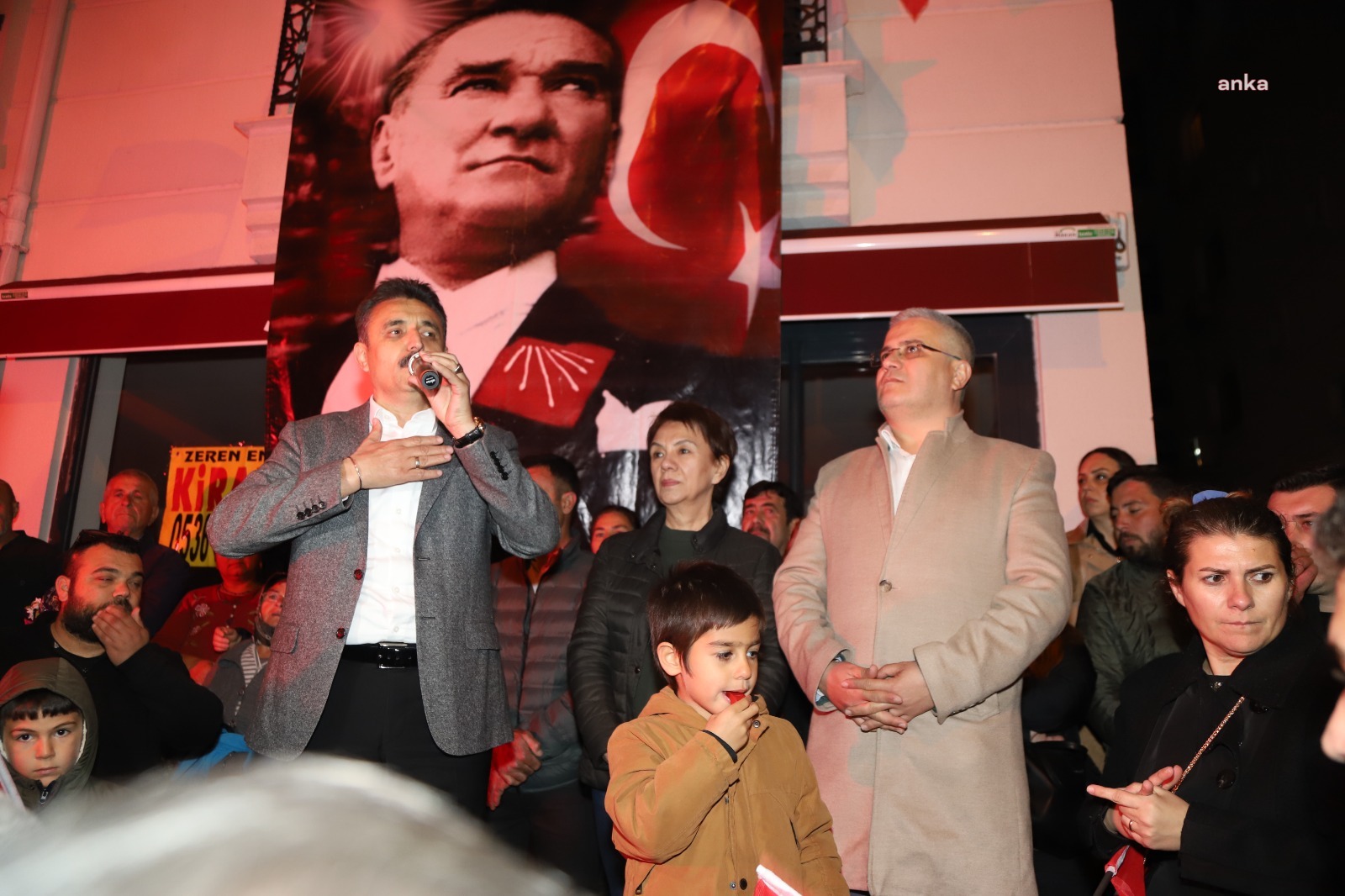 DİKİLİ BELEDİYE BAŞKAN ADAYI ADİL KIRGÖZ: “DİKİLİ’YE DOĞAL GAZI BİZ GETİRDİK, BU DA BİZE NASİP OLDU”