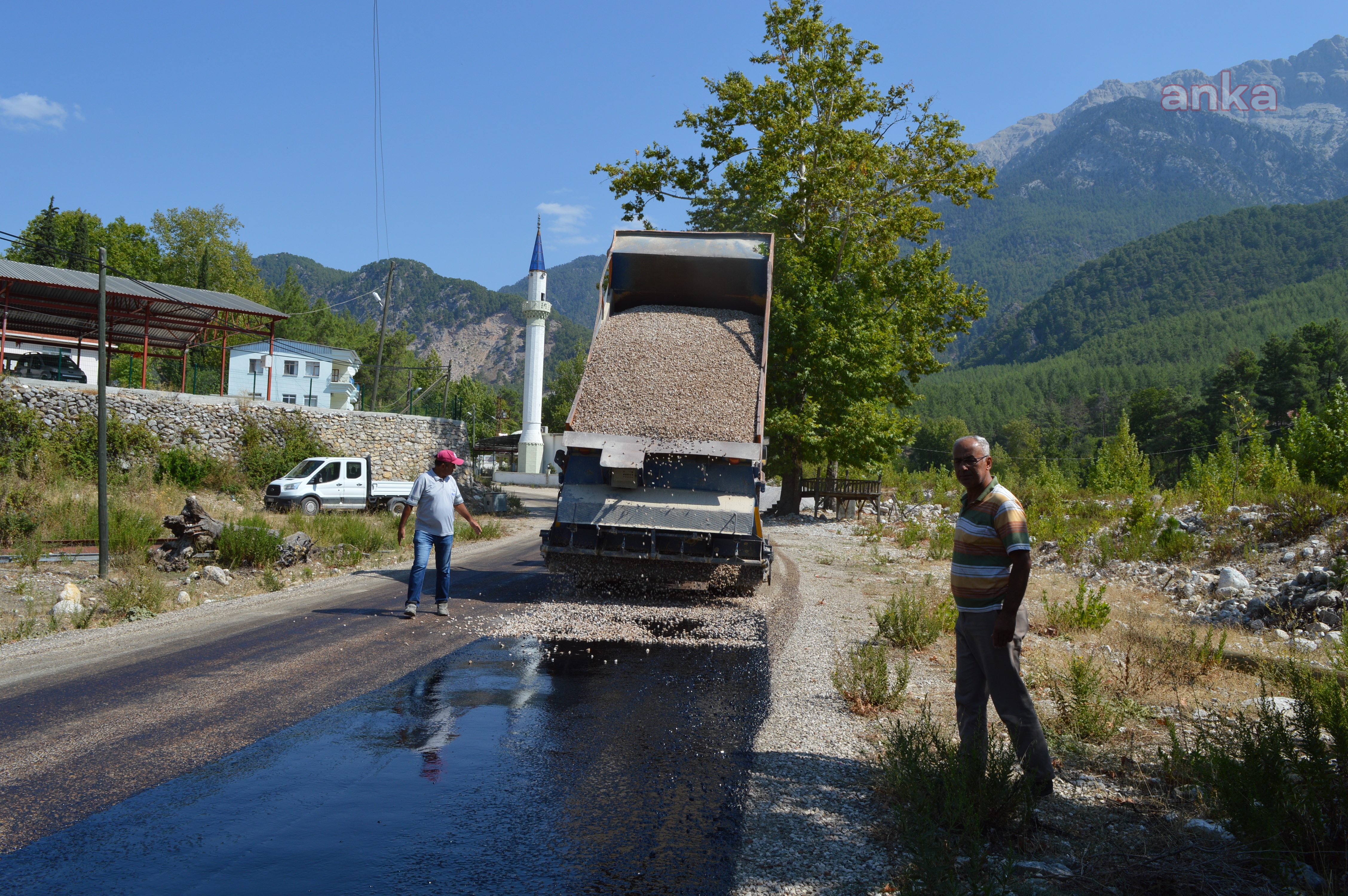 ANTALYA BÜYÜKŞEHİR BELEDİYESİ SERİK'TE ASFALT ÇALIŞMASI YAPIYOR