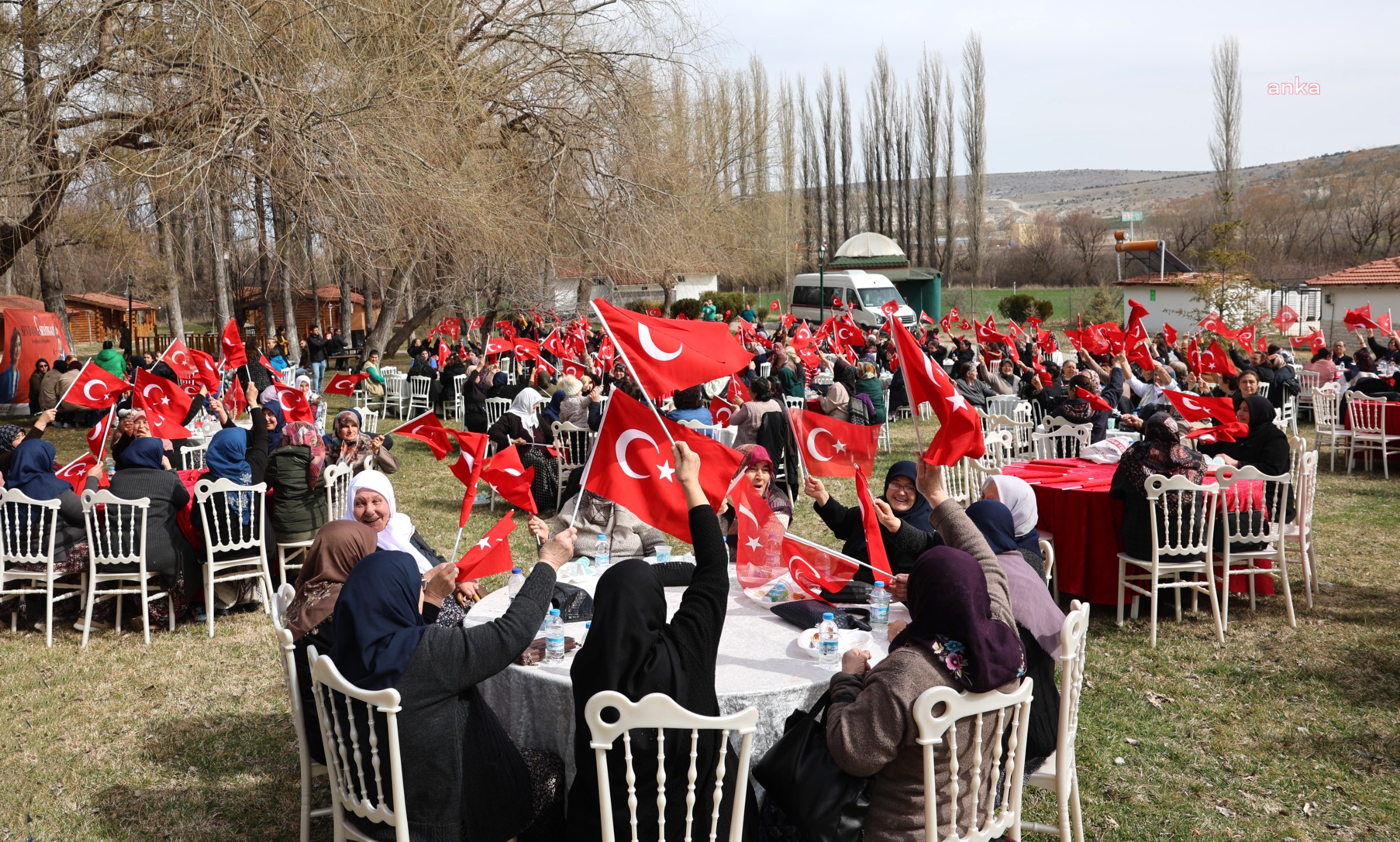 8 MART DÜNYA EMEKÇİ KADINLAR GÜNÜ, ESKİŞEHİR'İN İLÇELERİNDE COŞKUYLA KUTLANDI