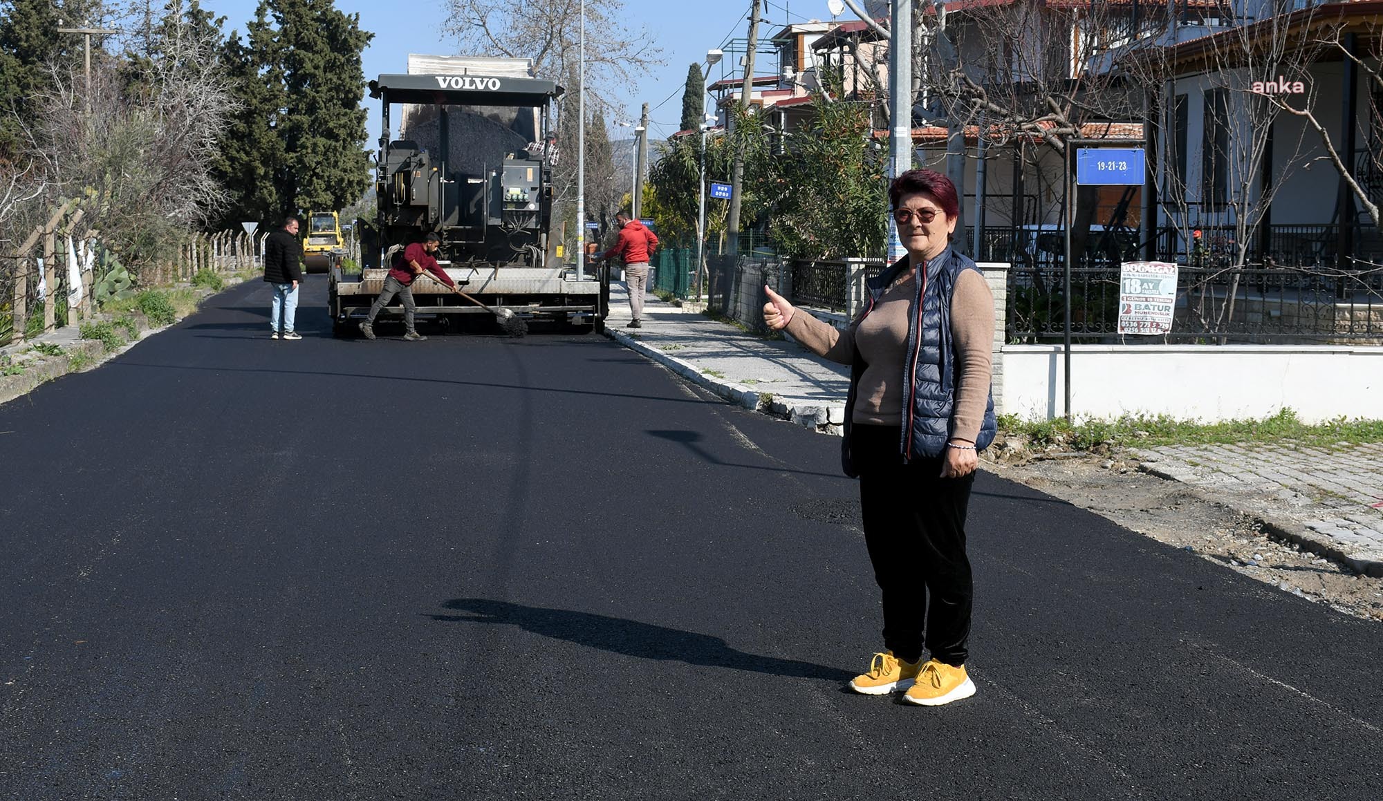 KUŞADASI BELEDİYESİ, ASFALT ÇALIŞMALARINI SÜRDÜRÜYOR