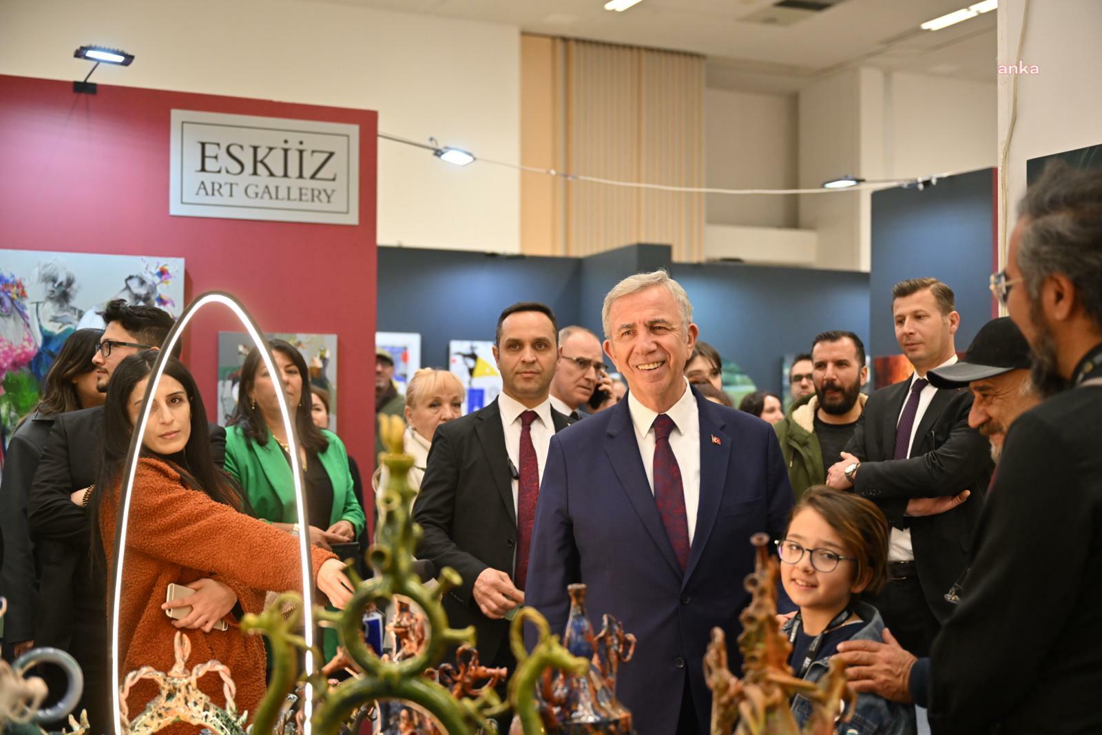MANSUR YAVAŞ’A ARTANKARA ÇAĞDAŞ SANAT FUARI’NDA YOĞUN İLGİ