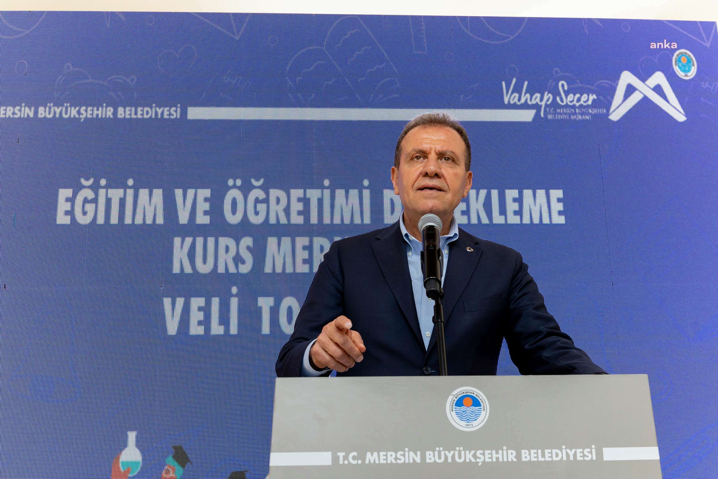 VAHAP SEÇER: “BÜYÜKŞEHİR’E MÜRACAAT EDEN HER ÜNİVERSİTE ÖĞRENCİSİNİN 1 YILLIK ÖĞRENİM YARDIMI BİZDEN”