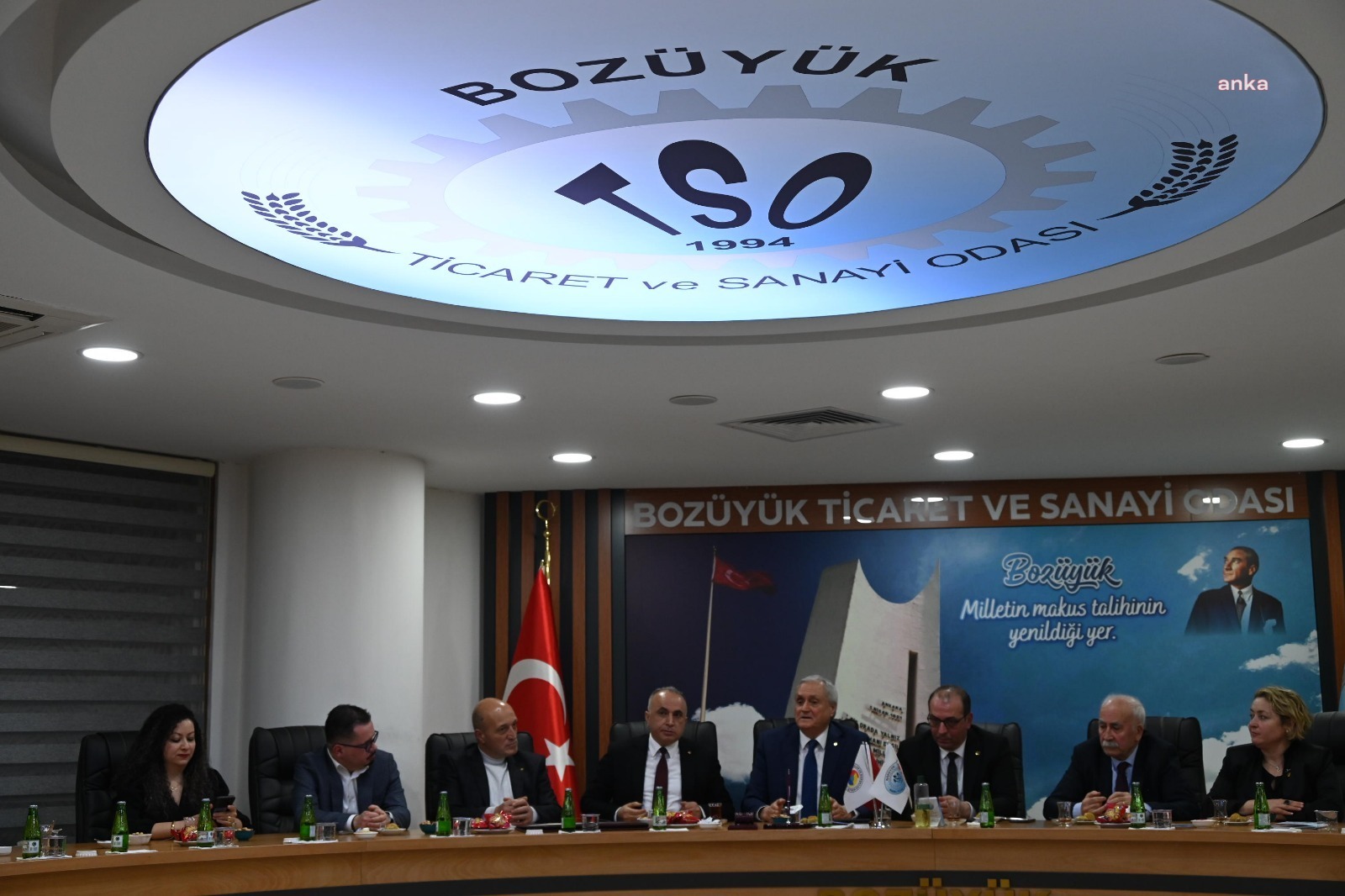 BOZÜYÜK BELEDİYE BAŞKANI BAKKALCIOĞLU, TİCARET ODASI MECLİS ÜYELERİ İLE BULUŞTU