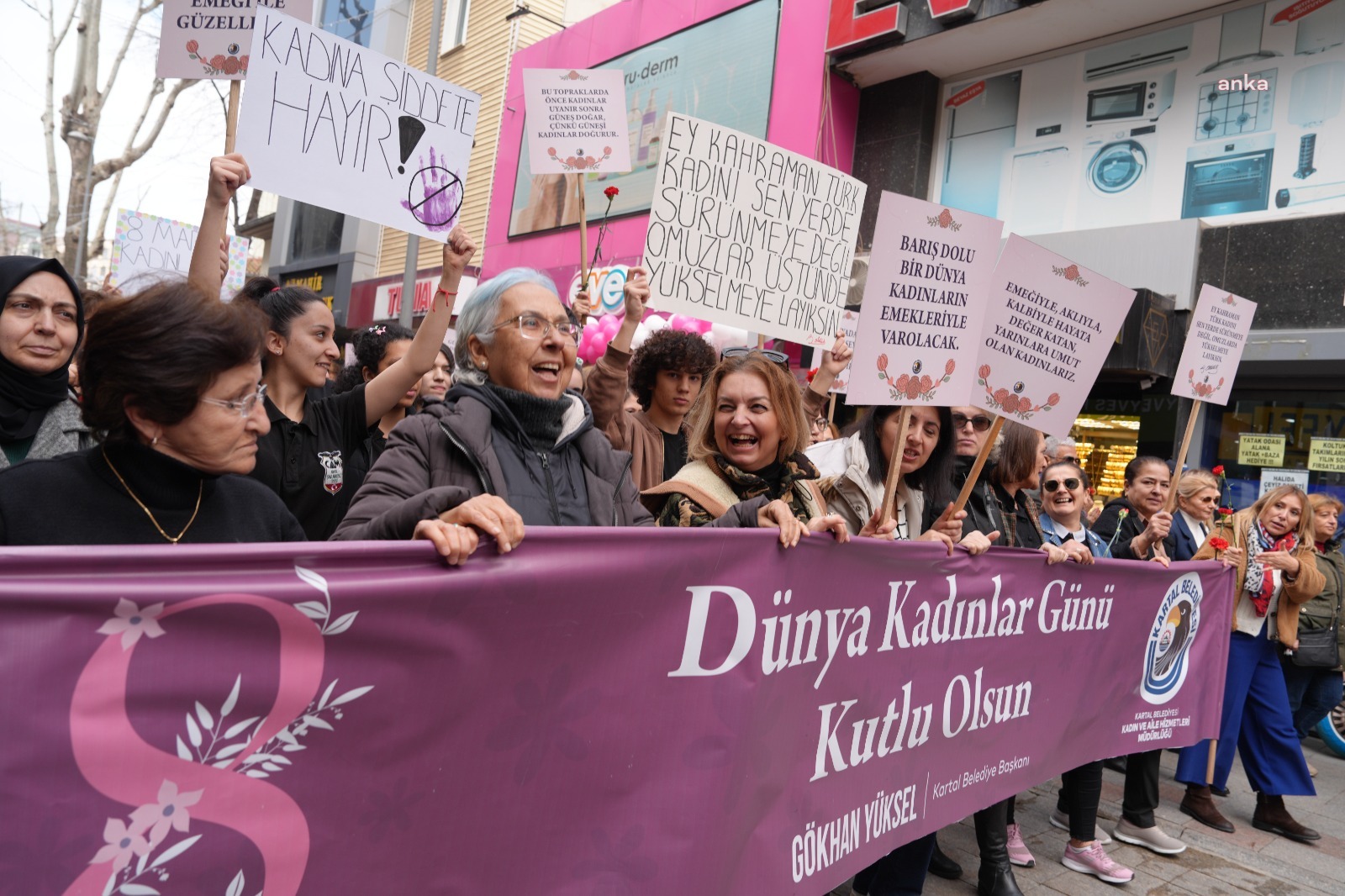 KARTALLI KADINLAR, 8 MART DÜNYA EMEKÇİ KADINLAR GÜNÜ’NDE TEK SES OLDU