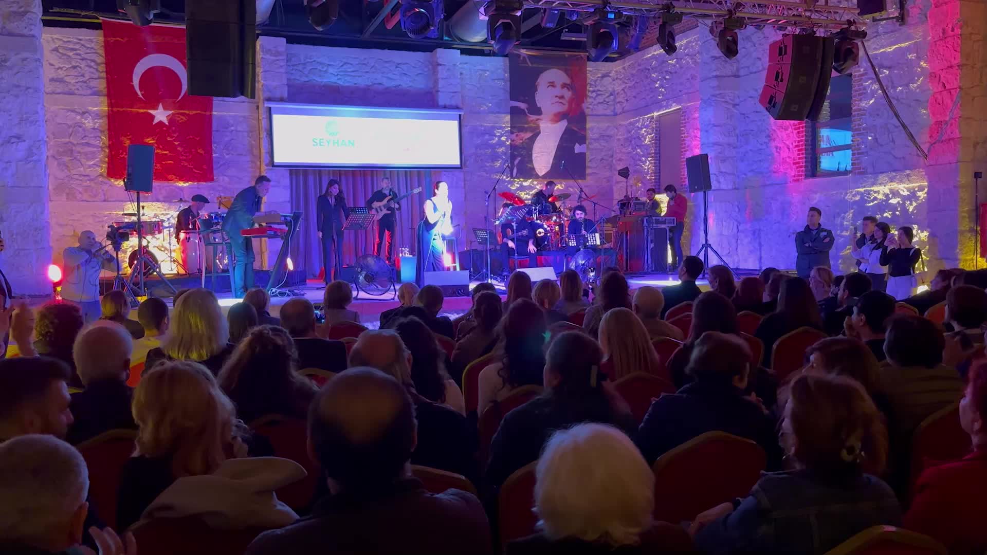 SEYHAN’DA MART KONSERLERİ BAŞLADI
