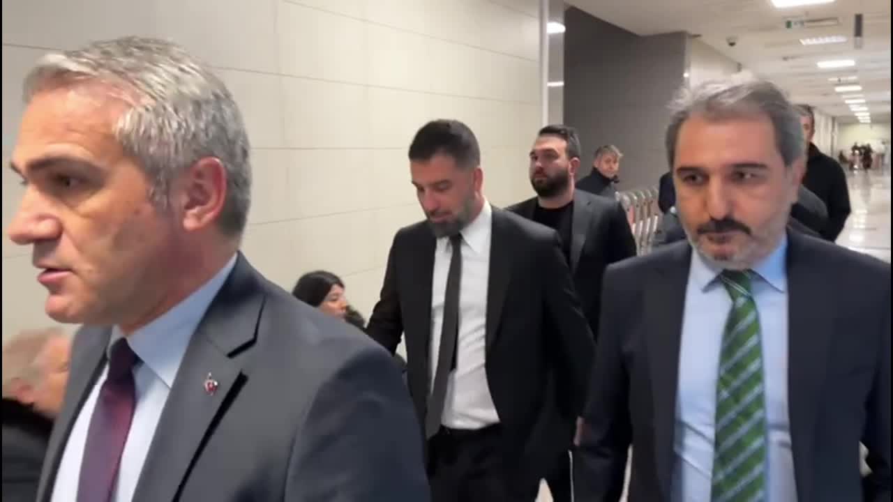 “YÜKSEK KÂRLI GİZLİ FON” DAVASINDA, FUTBOLCULARI DOLANDIRDIĞI İDDİASIYLA BANKA MÜDÜRÜ SEÇİL ERZAN VE 6 SANIĞIN YARGILANDIĞI DAVAYA DEVAM EDİLDİ