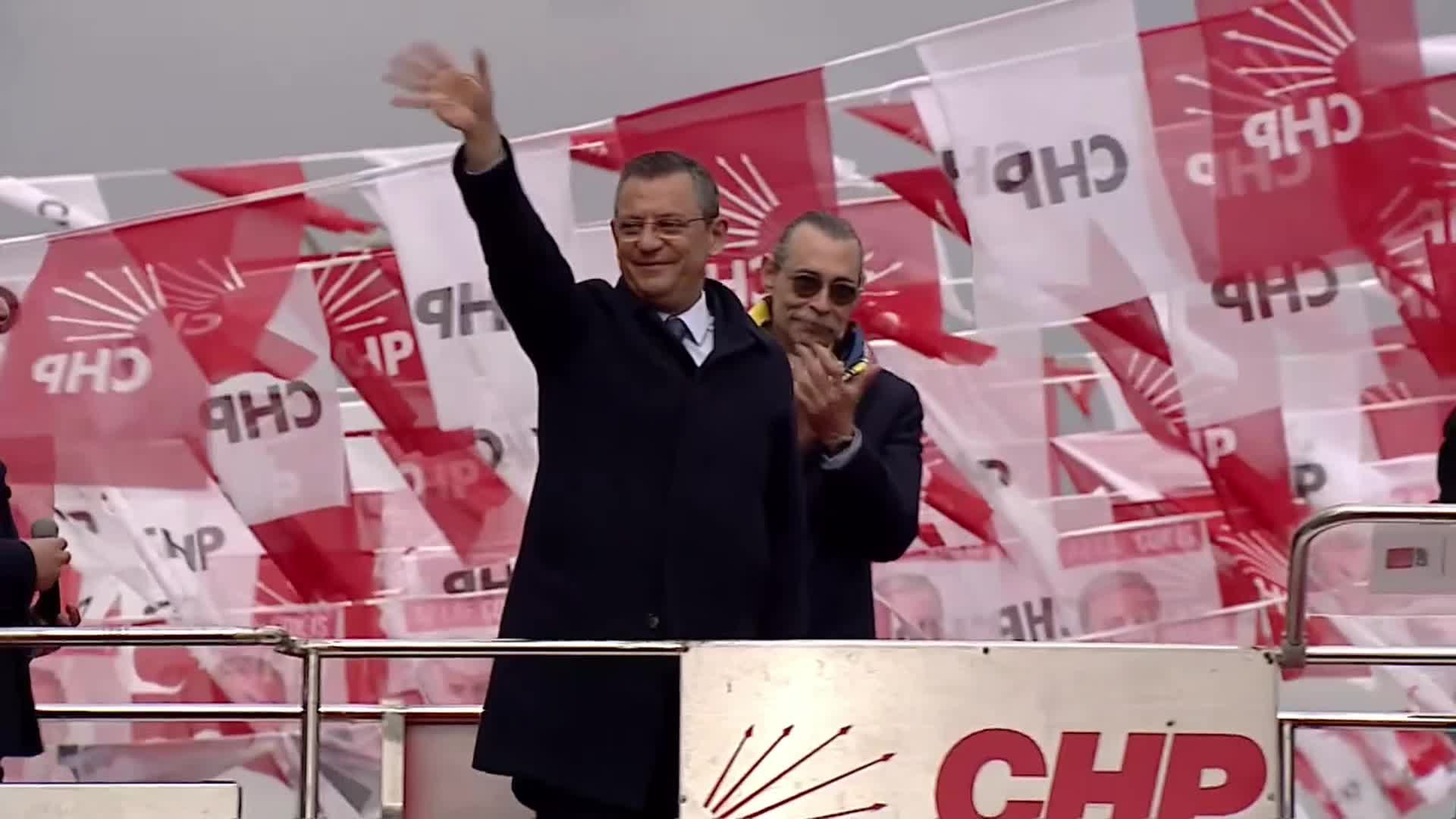 ÖZGÜR ÖZEL: "YAKASINDA GÜNEŞ OLAN YA DA GÖZÜ GÜNEŞ GİBİ PARLAYAN İYİ İNSANLARDAN OY İSTİYORUZ"