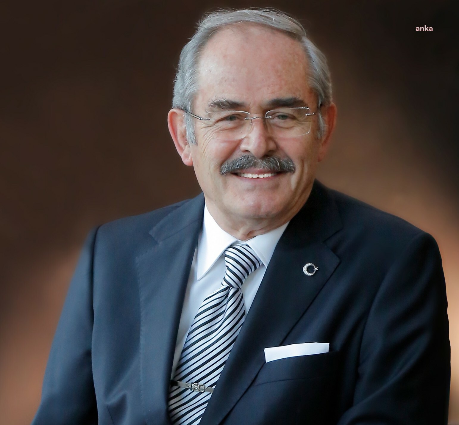 YILMAZ BÜYÜKERŞEN: “RAMAZAN AYININ BAŞTA ÜLKEMİZ OLMAK ÜZERE TÜM DÜNYAYA HUZUR VE MUTLULUK GETİRMESİNİ TEMENNİ EDİYORUM”